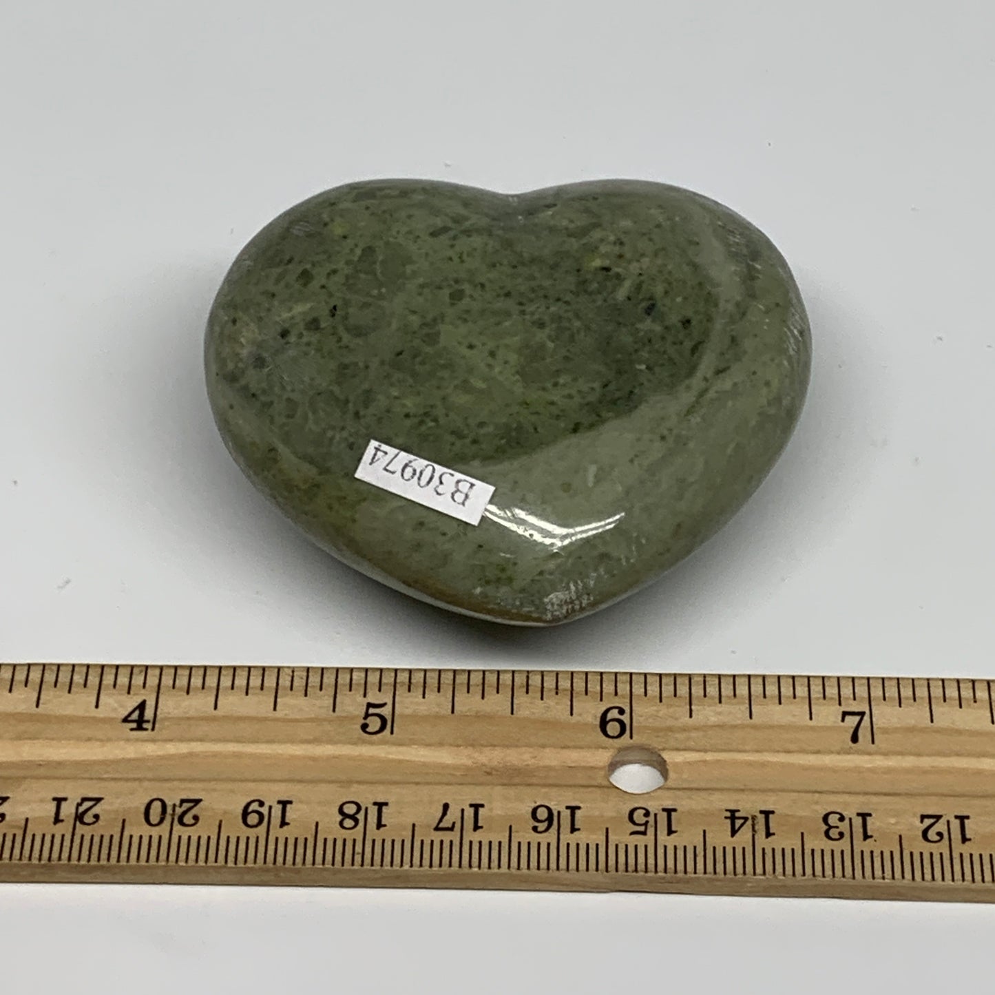 0.93 lbs, 2.4"x2.7"x1.1", Natural Untreated Green Quartz Crystal Heart Reiki, B3