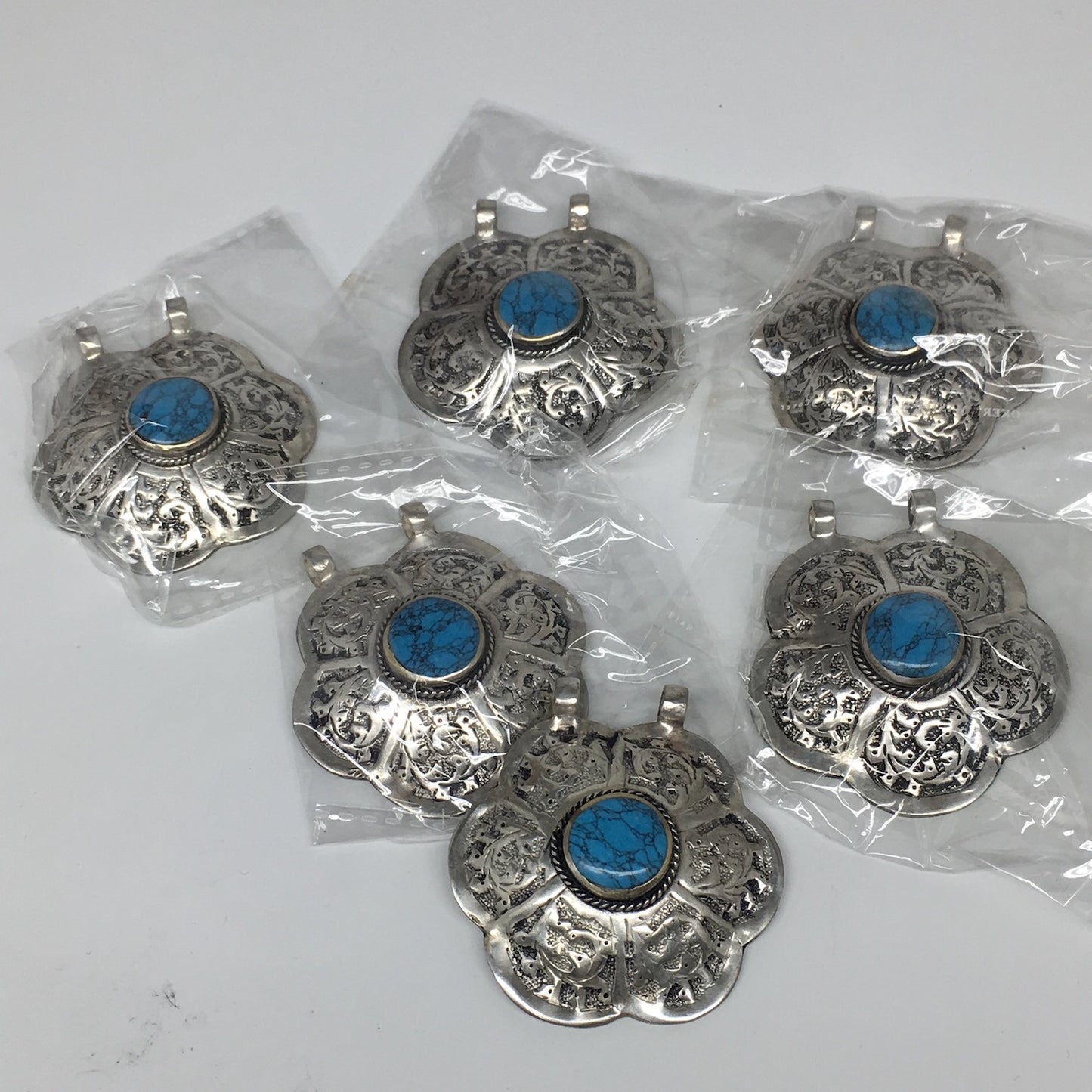 1pc,2.3"x2.1"x0.6",Turkmen Pendant Blue Turquoise Inlay Flower Shape,TN562