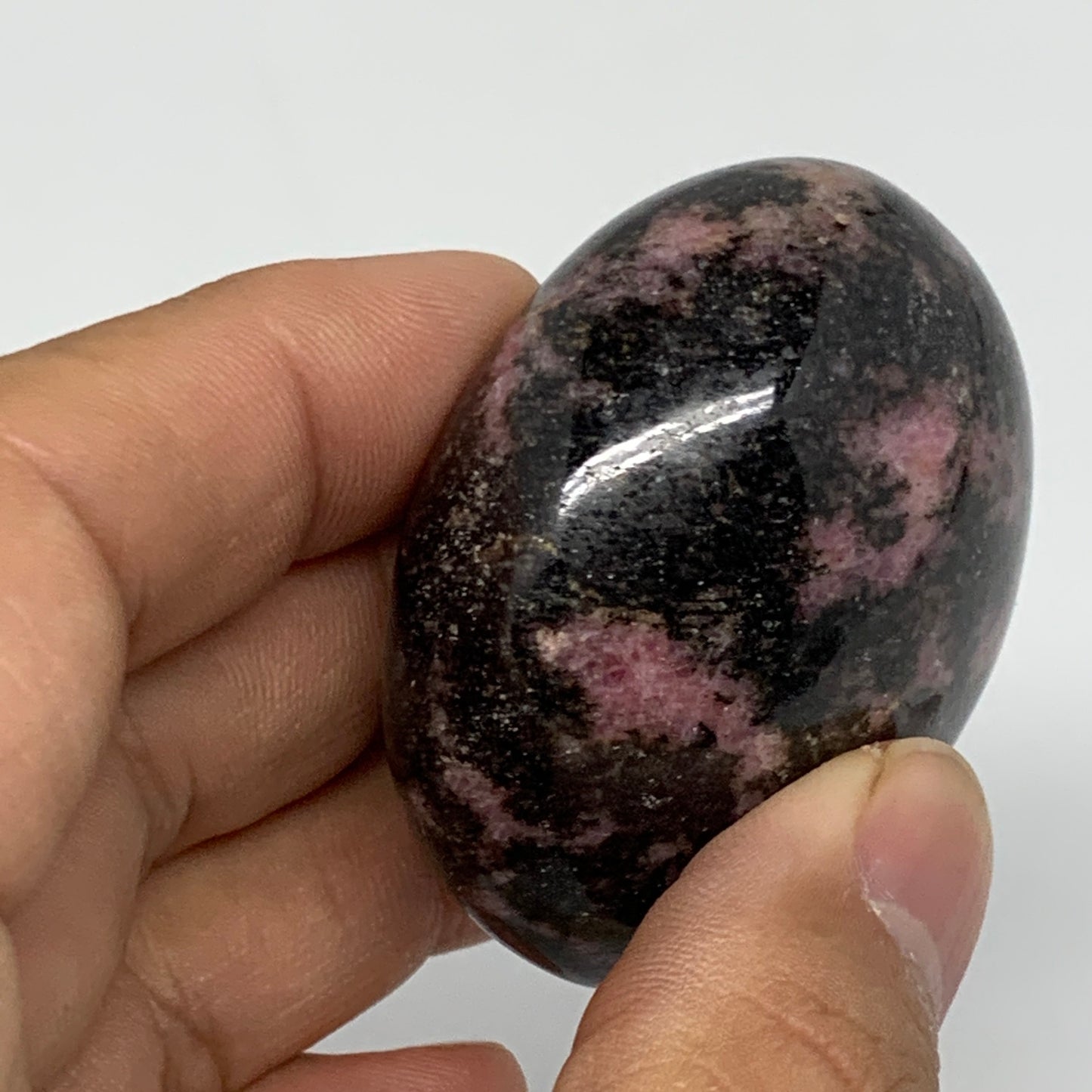 106.5g, 1.9"x1.7"x1.1", Rhodonite Palm-Stone Polished Reiki Madagascar,B12126