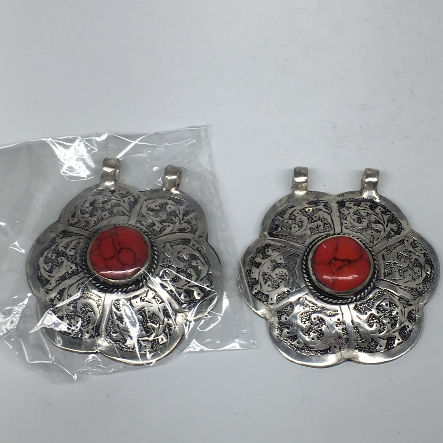 1pc,2.3"x2.2"x0.6",Turkmen Pendant Red Coral Inlay Flower Shape Statement,TN606