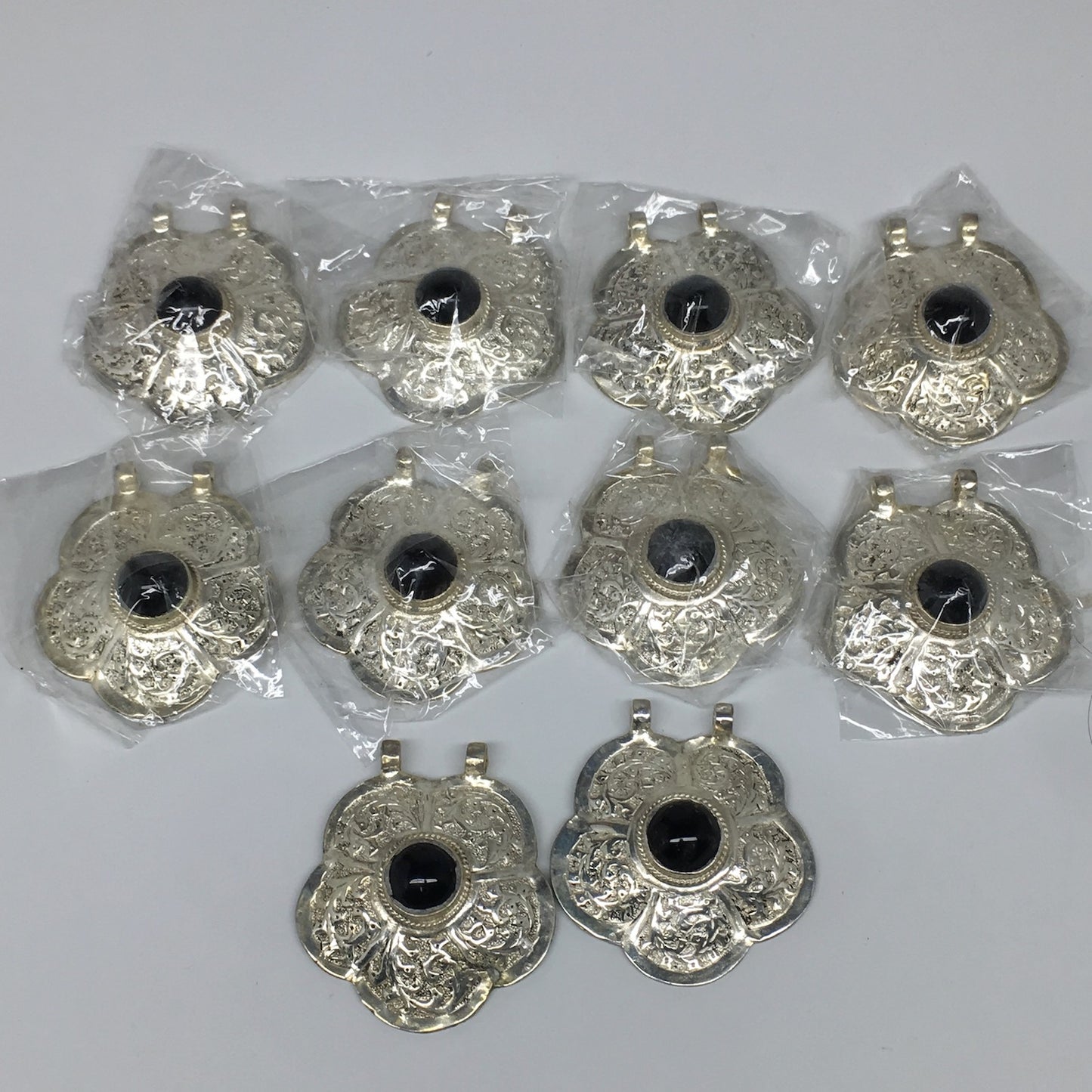 1pc,2.5"x2.3"x0.6",Turkmen Pendant Black Carnelian Flower Shape Statement,TN650