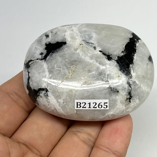104.8g,2.4"x1.9"x0.9", Rainbow Moonstone Palm-Stone Polished from India, B21265