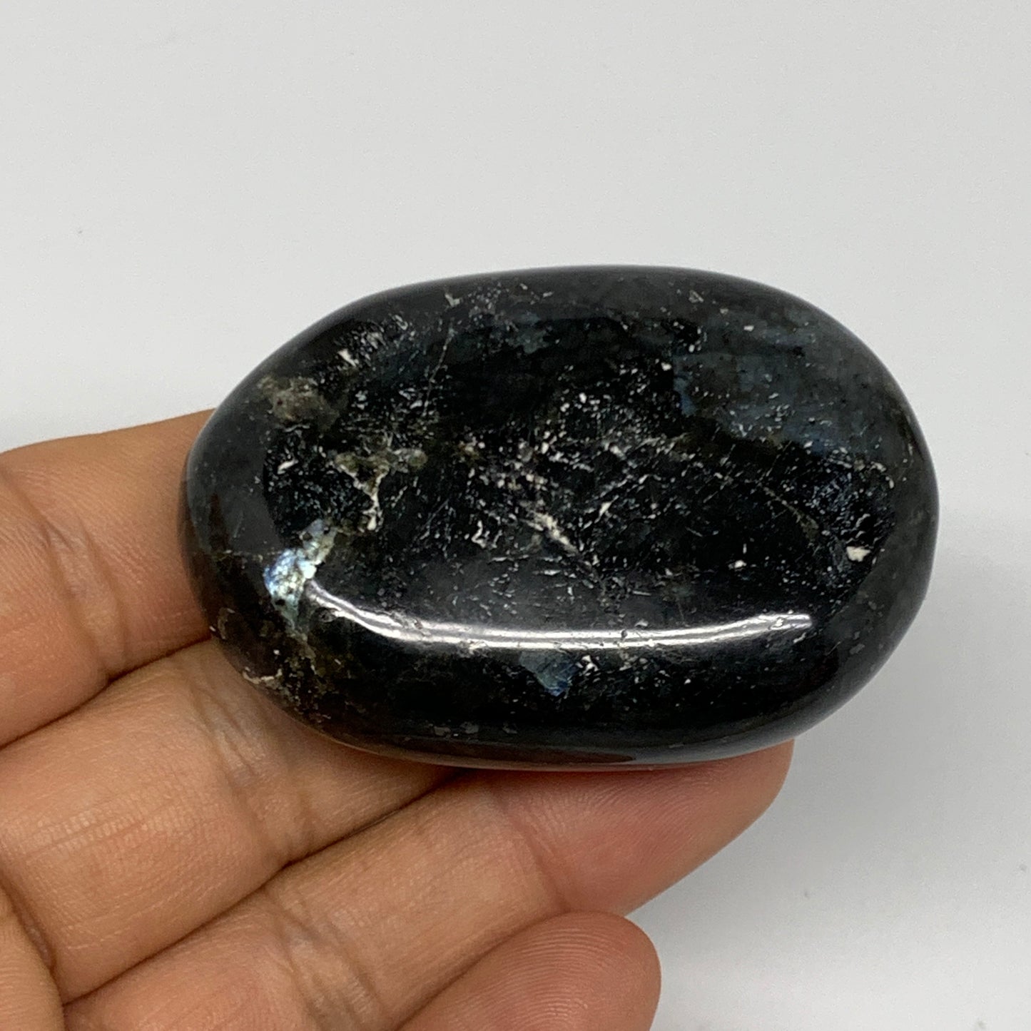 69.7g,2.2"x1.5"x0.7", Labradorite Palm-stone Tumbled Reiki @Madagascar,B25063
