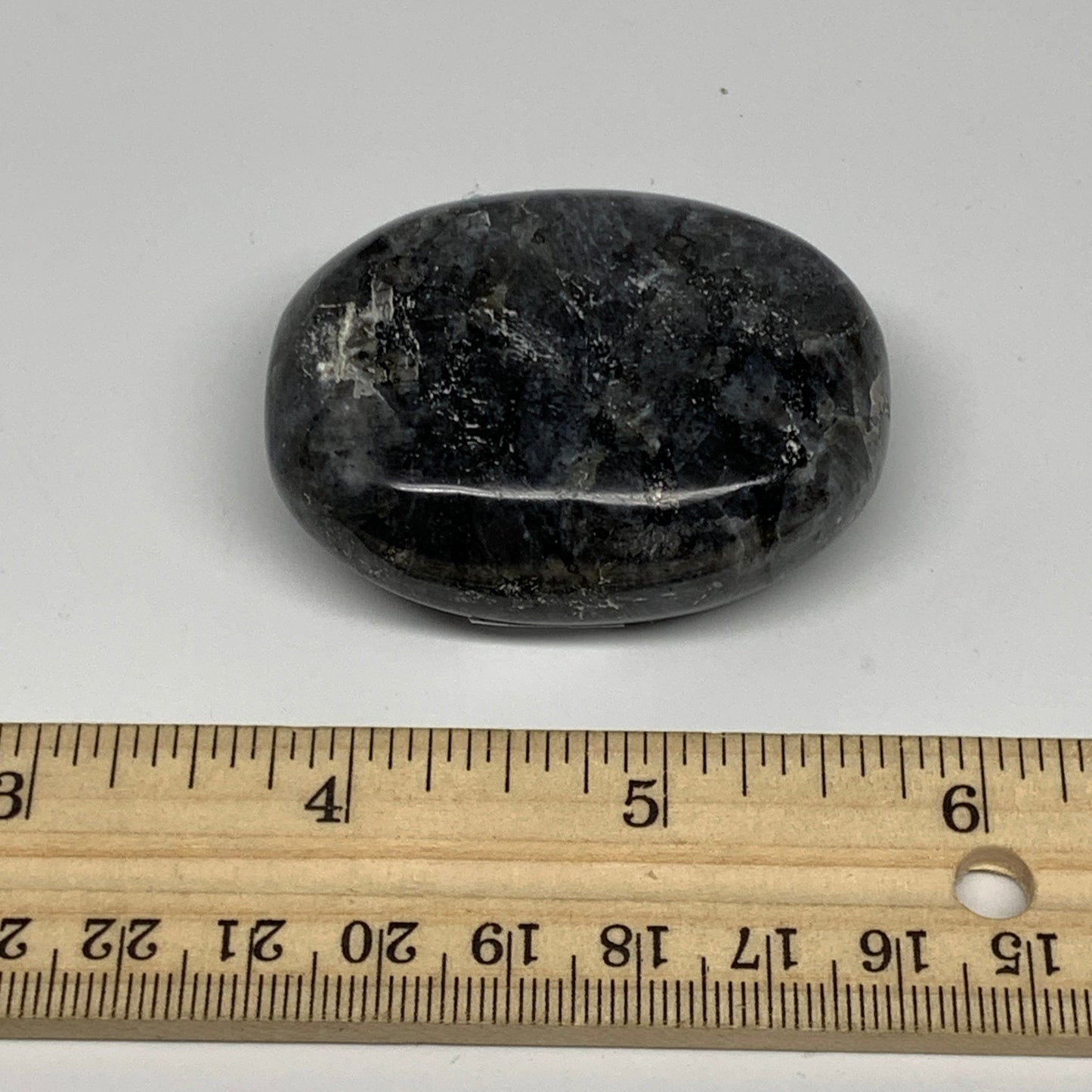 79.8g,2.1"x1.6"x0.8", Labradorite Palm-stone Tumbled Reiki @Madagascar,B25064