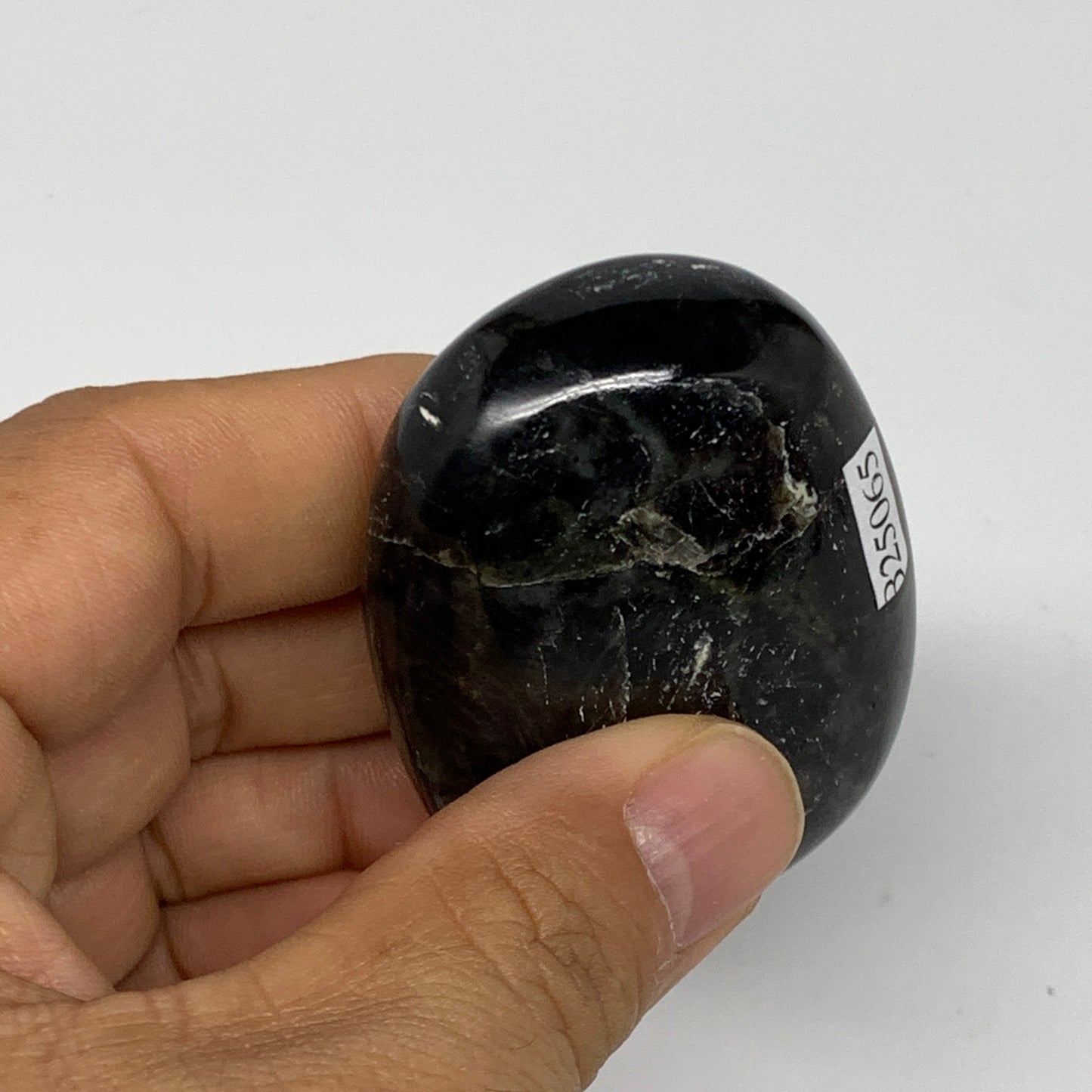 84.6g,2.2"x1.7"x0.8", Labradorite Palm-stone Tumbled Reiki @Madagascar,B25065