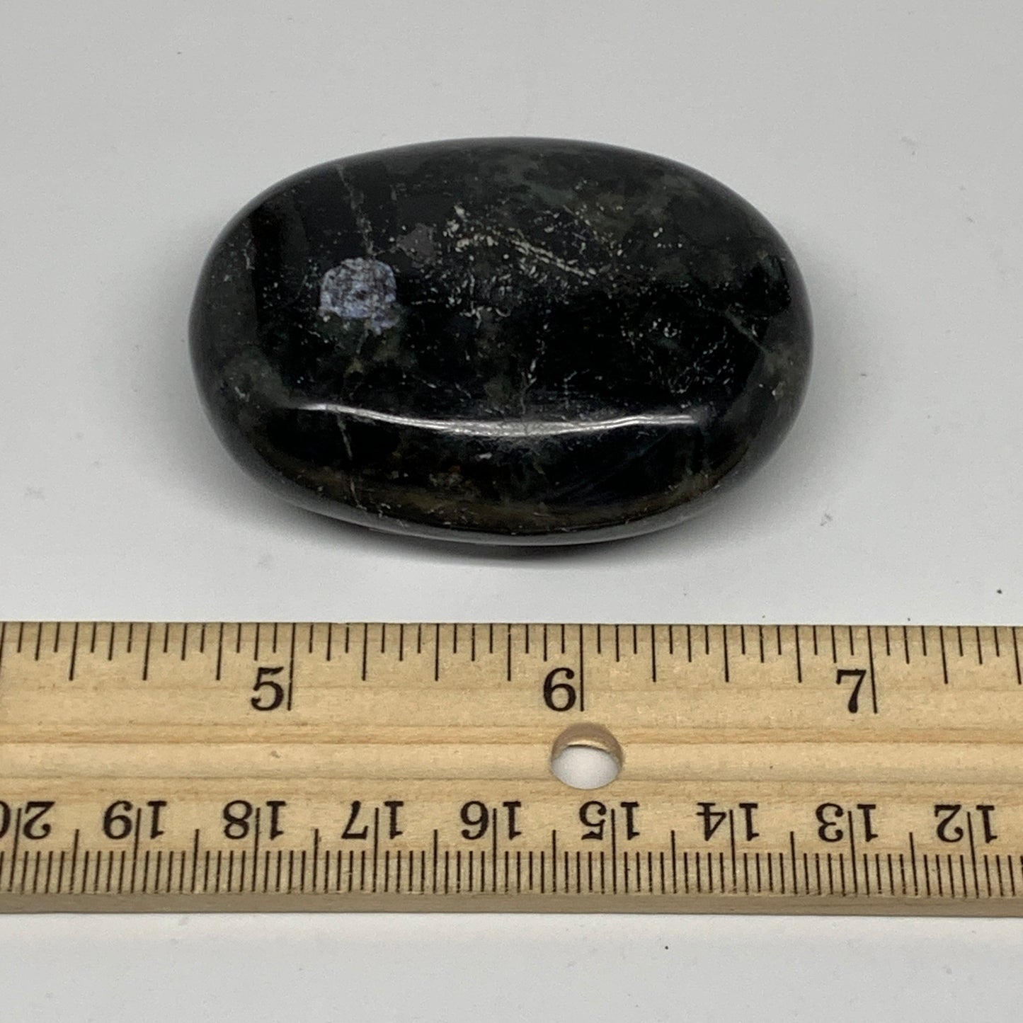 84.6g,2.2"x1.7"x0.8", Labradorite Palm-stone Tumbled Reiki @Madagascar,B25065