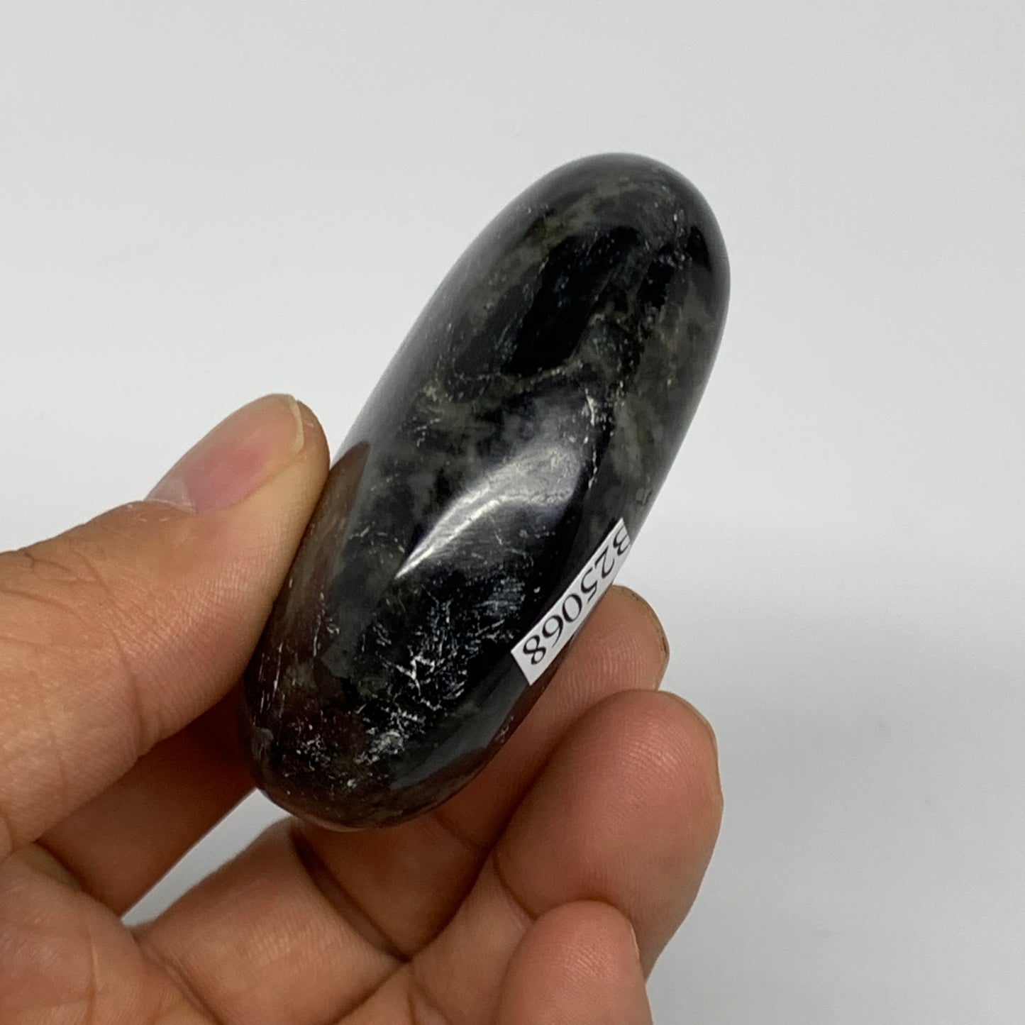 98.8g,2.3"x1.6"x0.9", Labradorite Palm-stone Tumbled Reiki @Madagascar,B25068