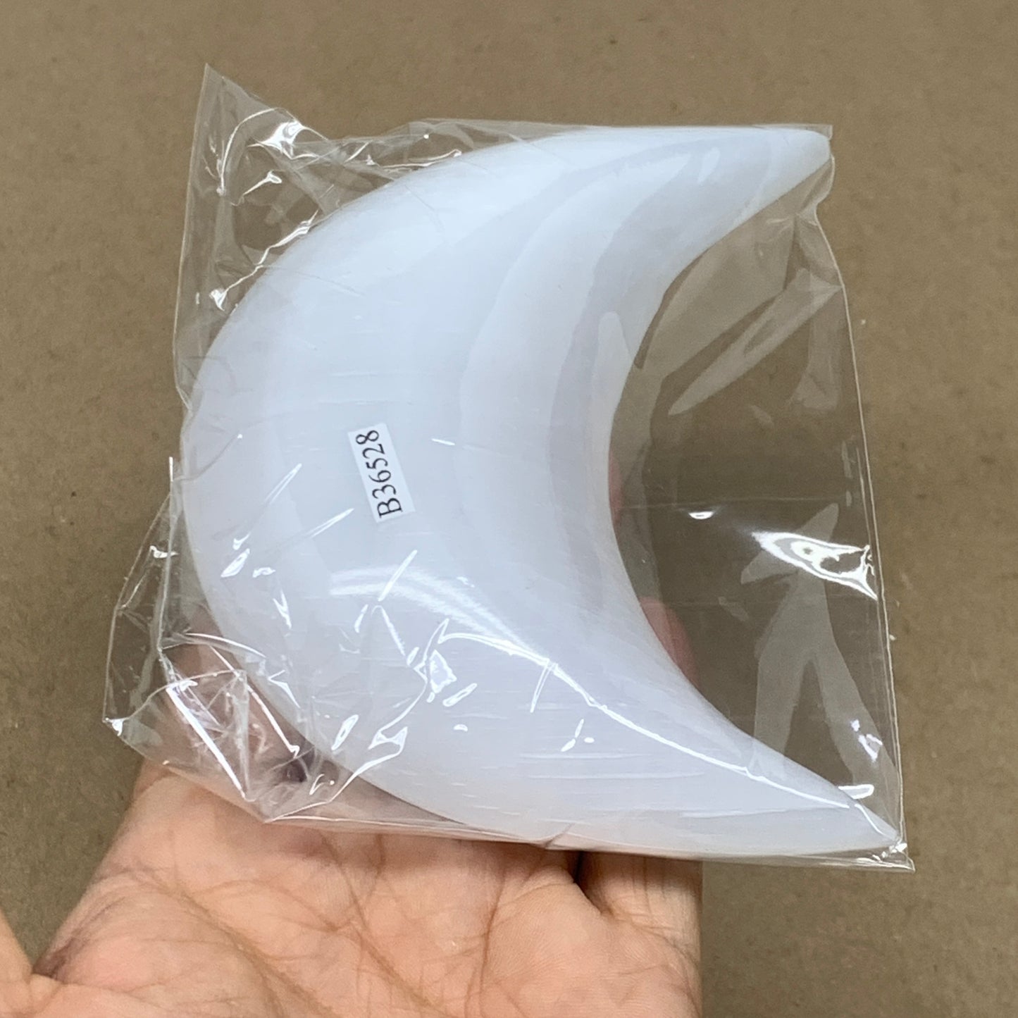 235g, 4.5"x2.3"x1", Selenite Crescent Moon Crystal (Satin Spar), B36528