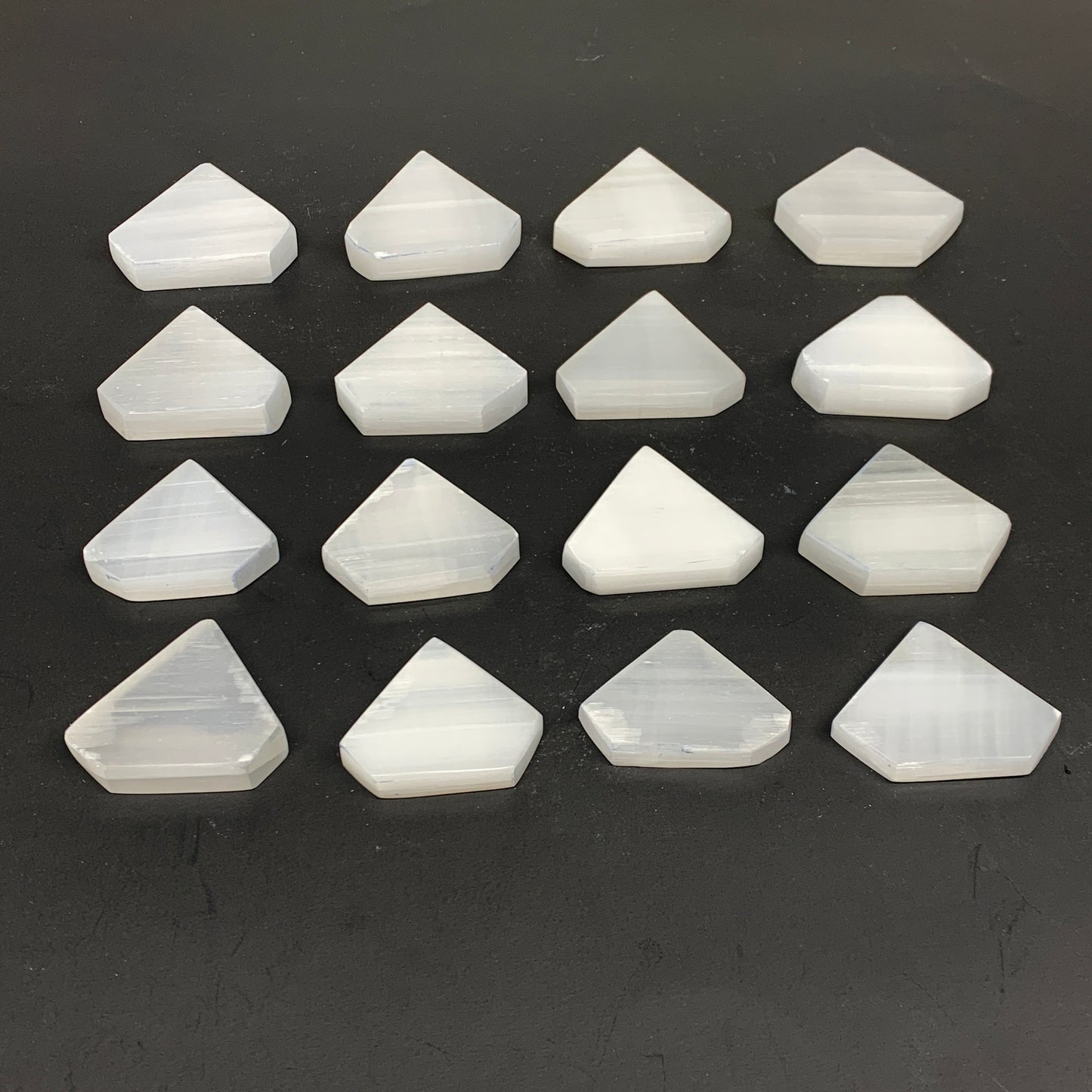 1pcs, 1.8"x2.1", 25g-40g, Selenite Crystal Triangle Shape, B35985