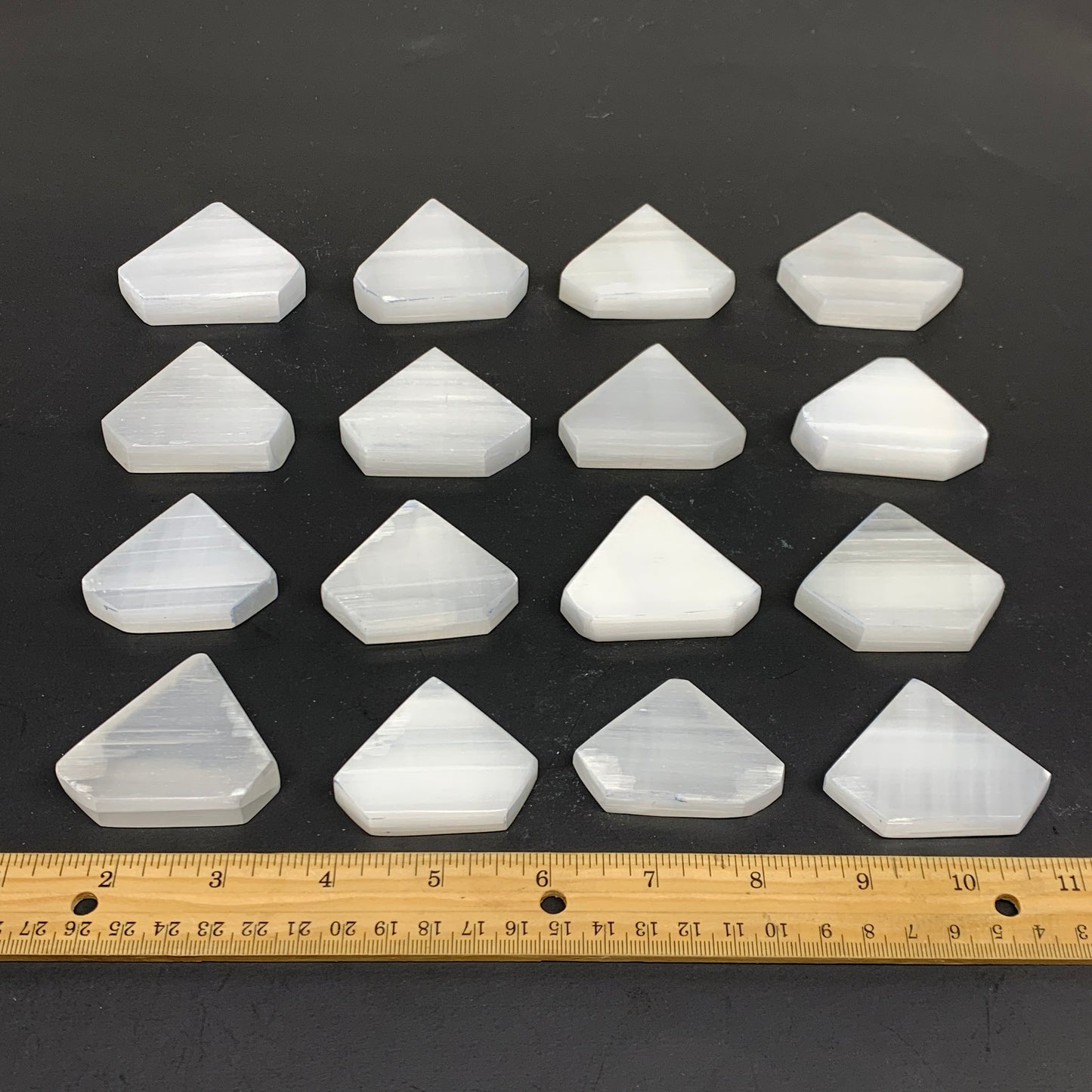 1pcs, 1.8"x2.1", 25g-40g, Selenite Crystal Triangle Shape, B35985