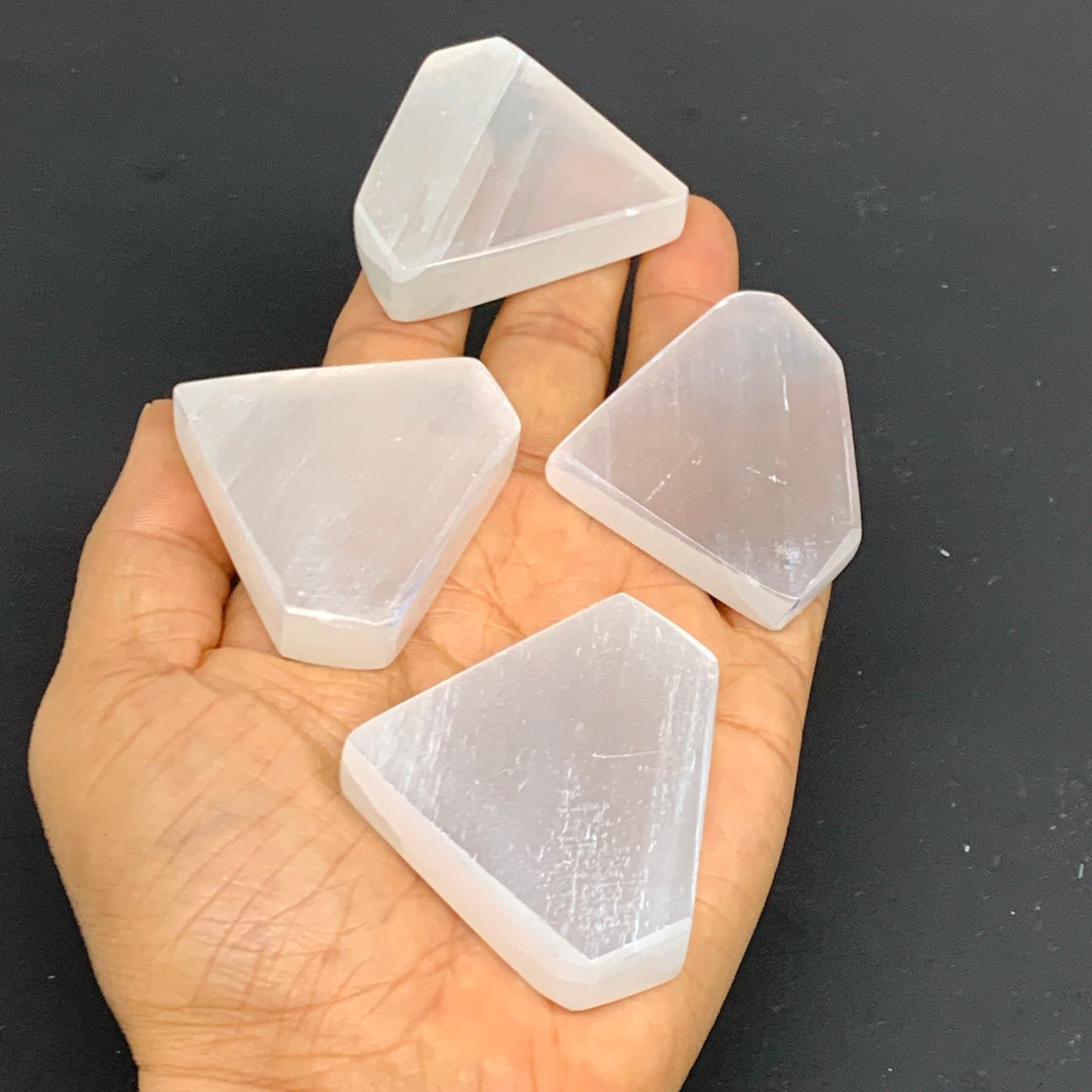 1pcs, 1.8"x2.1", 25g-40g, Selenite Crystal Triangle Shape, B35985