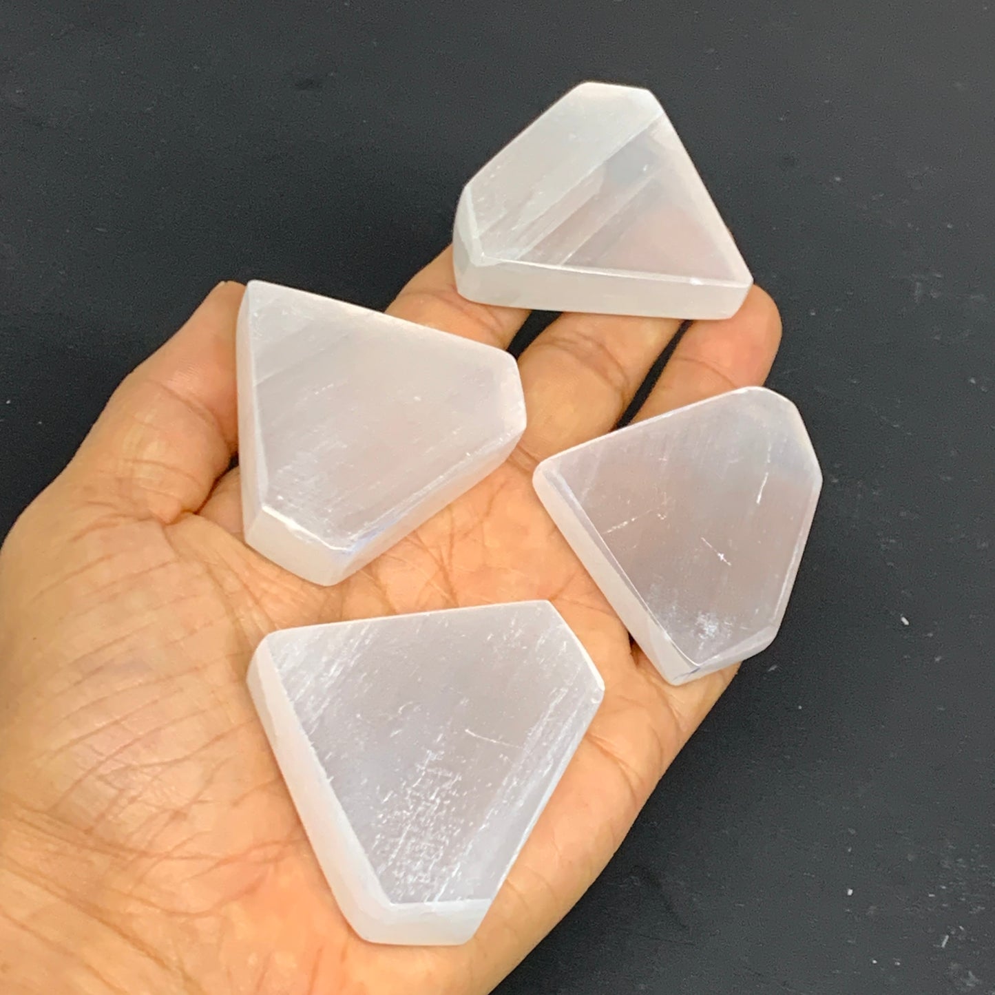 1pcs, 1.8"x2.1", 25g-40g, Selenite Crystal Triangle Shape, B35985