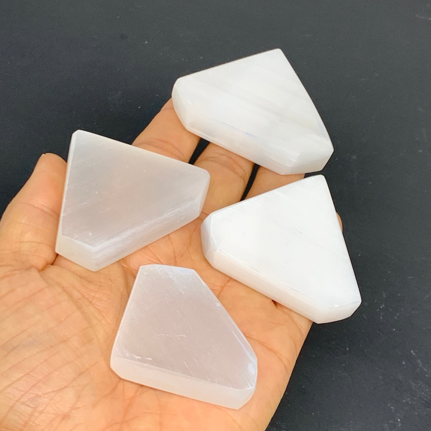 1pcs, 1.8"x2.1", 25g-40g, Selenite Crystal Triangle Shape, B35985