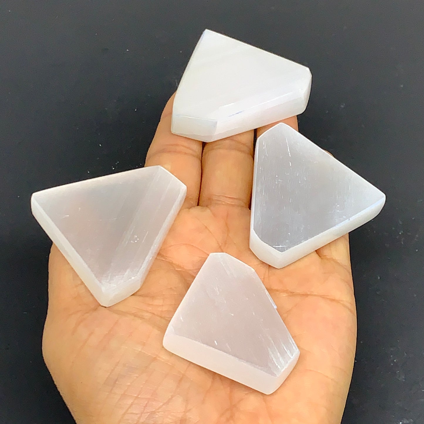 1pcs, 1.8"x2.1", 25g-40g, Selenite Crystal Triangle Shape, B35985