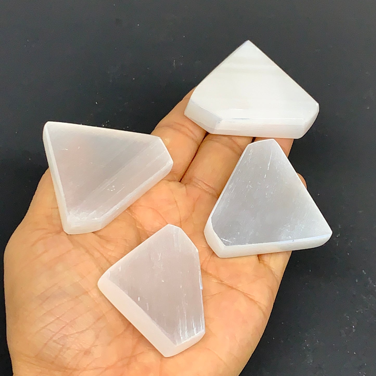 1pcs, 1.8"x2.1", 25g-40g, Selenite Crystal Triangle Shape, B35985