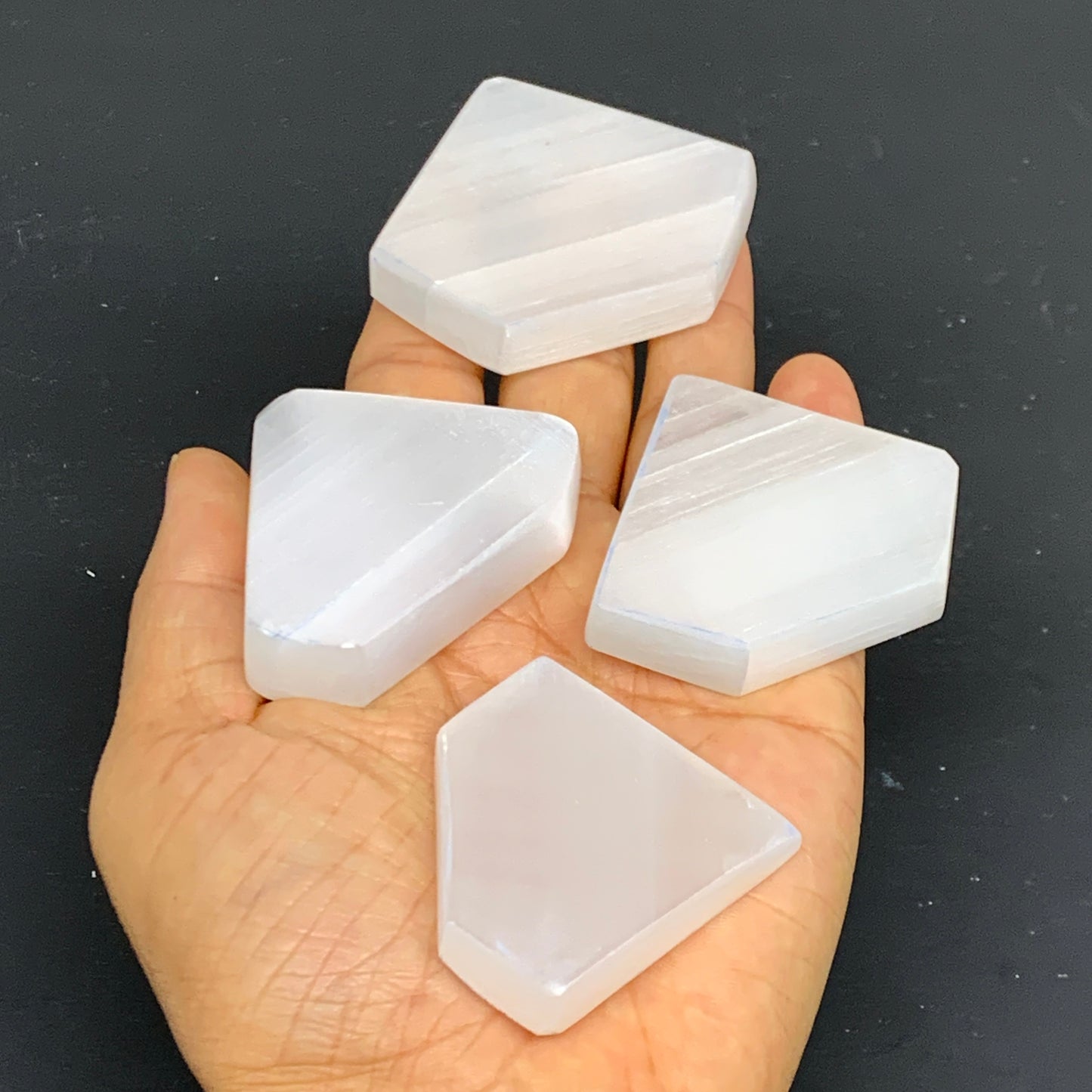 1pcs, 1.8"x2.1", 25g-40g, Selenite Crystal Triangle Shape, B35985