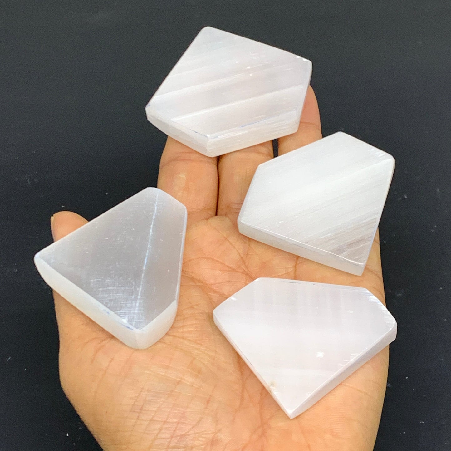 1pcs, 1.8"x2.1", 25g-40g, Selenite Crystal Triangle Shape, B35985