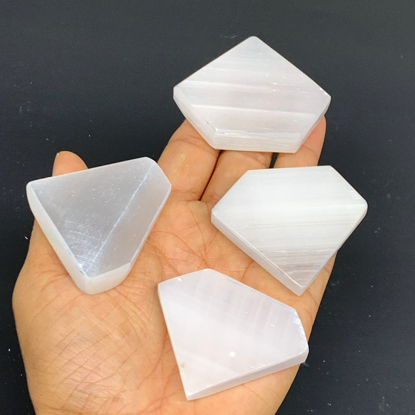 1pcs, 1.8"x2.1", 25g-40g, Selenite Crystal Triangle Shape, B35985
