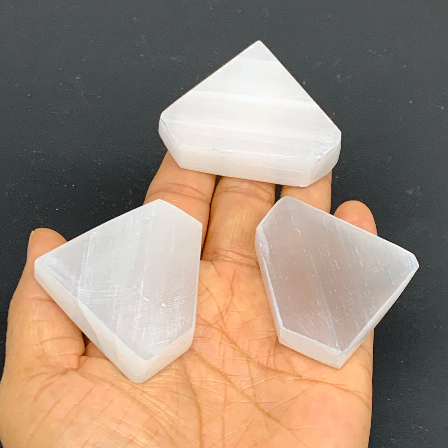 1pcs, 1.8"x2.1", 25g-40g, Selenite Crystal Triangle Shape, B35985