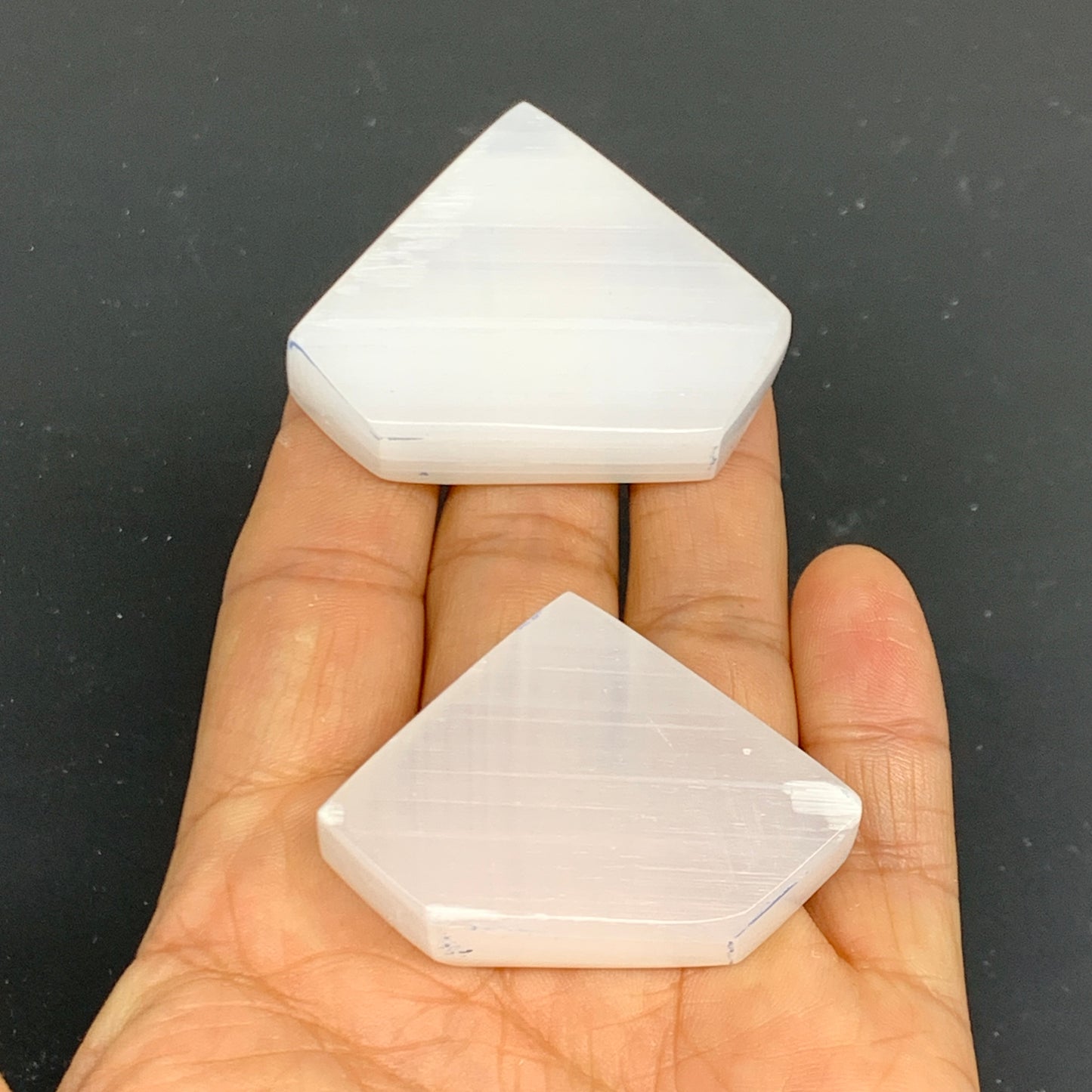 1pcs, 1.8"x2.1", 25g-40g, Selenite Crystal Triangle Shape, B35985