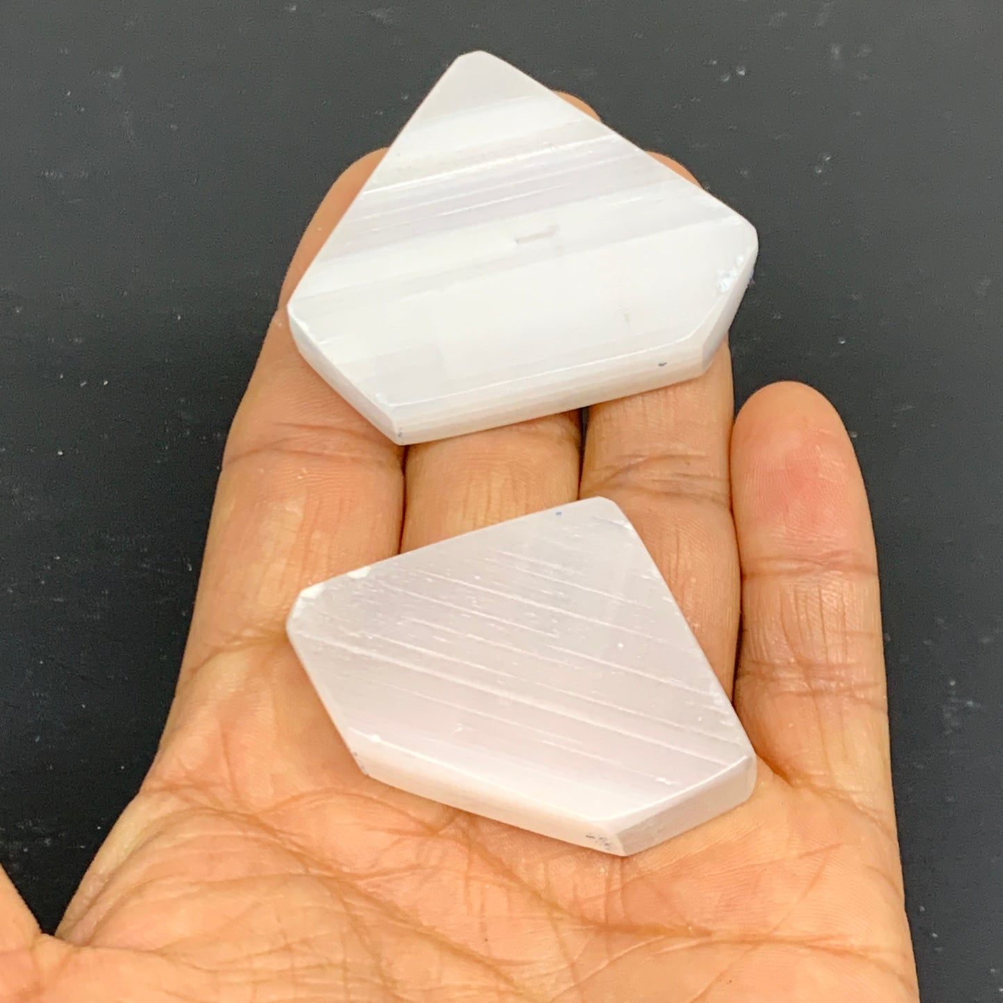 1pcs, 1.8"x2.1", 25g-40g, Selenite Crystal Triangle Shape, B35985
