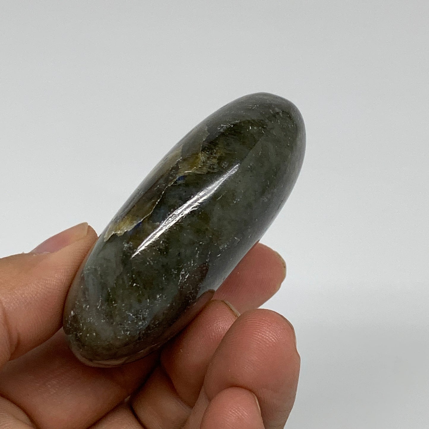 106.4g, 2.4"x1.8"x0.9", Natural Labradorite Palm-stone Tumbled Reiki, B35382