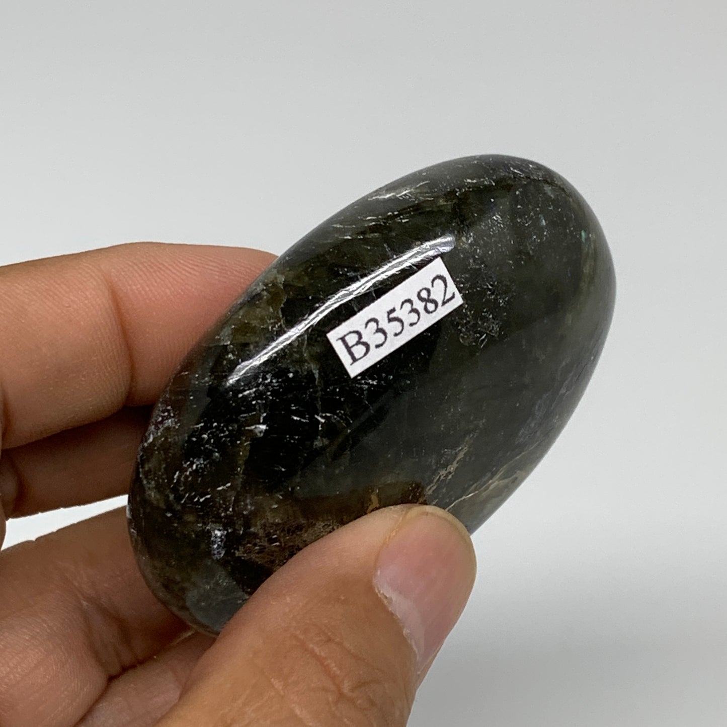106.4g, 2.4"x1.8"x0.9", Natural Labradorite Palm-stone Tumbled Reiki, B35382