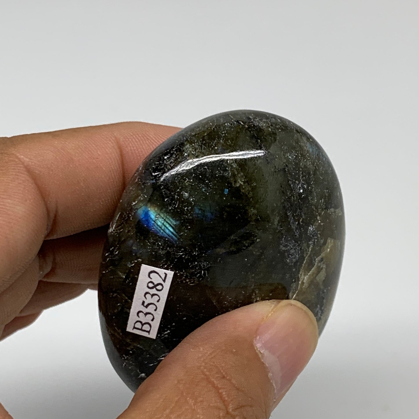 106.4g, 2.4"x1.8"x0.9", Natural Labradorite Palm-stone Tumbled Reiki, B35382