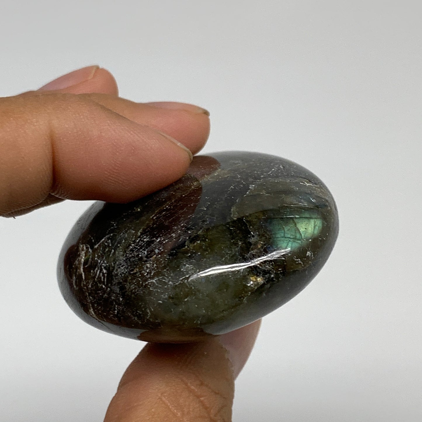 99.9g, 2.4"x1.7"x0.9", Natural Labradorite Palm-stone Tumbled Reiki, B35385