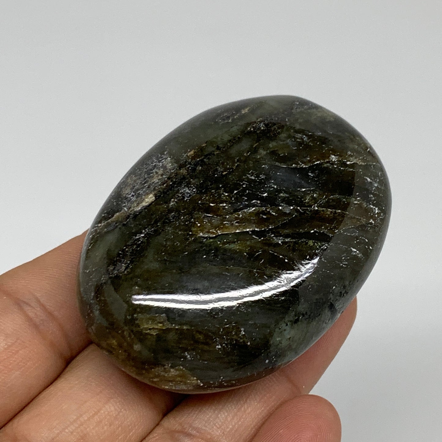 100g, 2.4"x1.7"x0.9", Natural Labradorite Palm-stone Tumbled Reiki, B35386