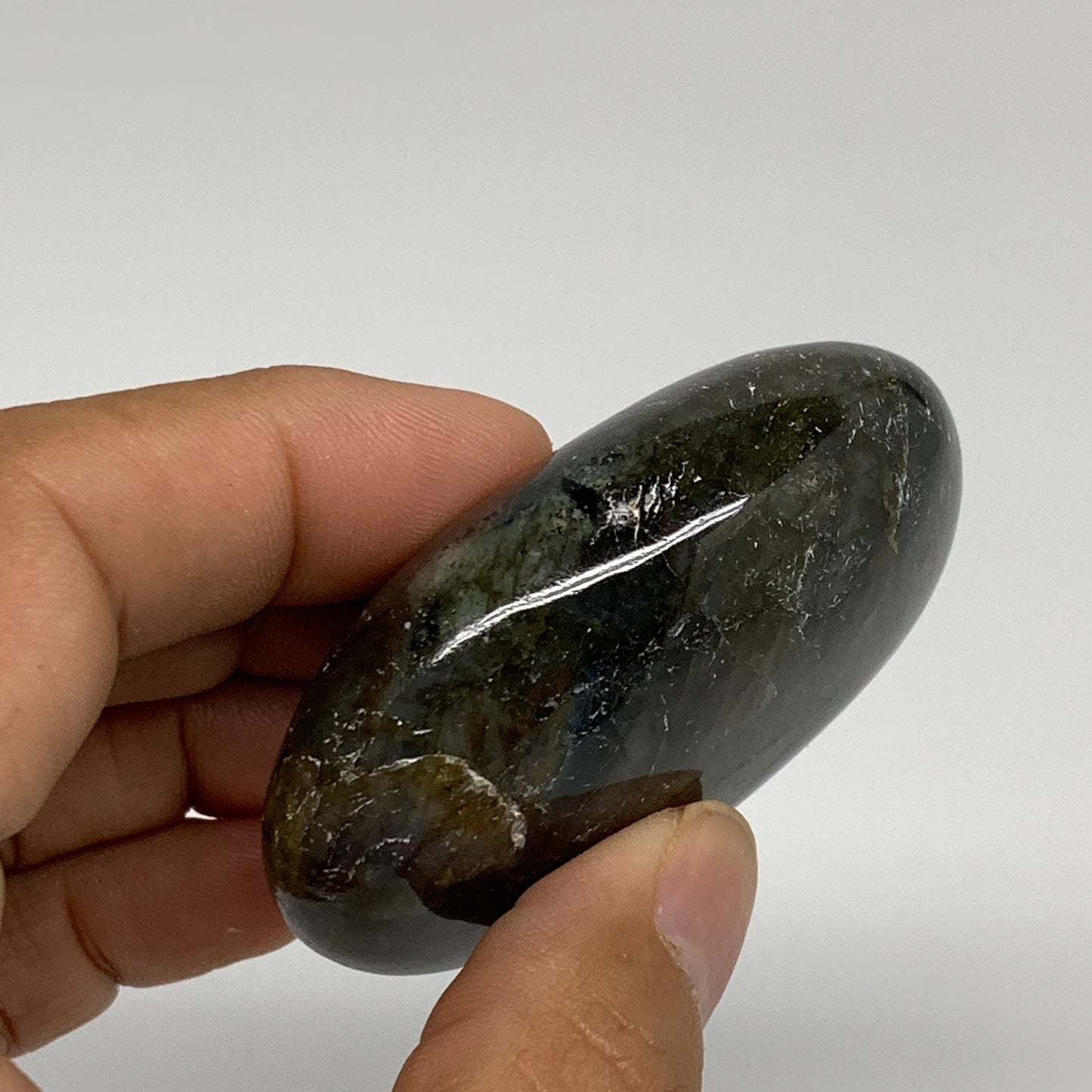 100g, 2.4"x1.7"x0.9", Natural Labradorite Palm-stone Tumbled Reiki, B35386