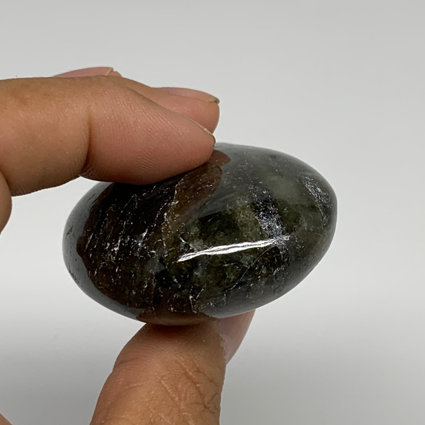 100g, 2.4"x1.7"x0.9", Natural Labradorite Palm-stone Tumbled Reiki, B35386