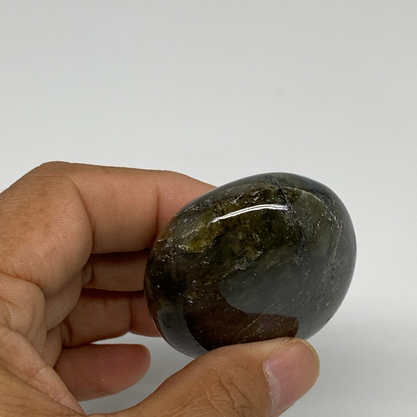 100g, 2.4"x1.7"x0.9", Natural Labradorite Palm-stone Tumbled Reiki, B35386