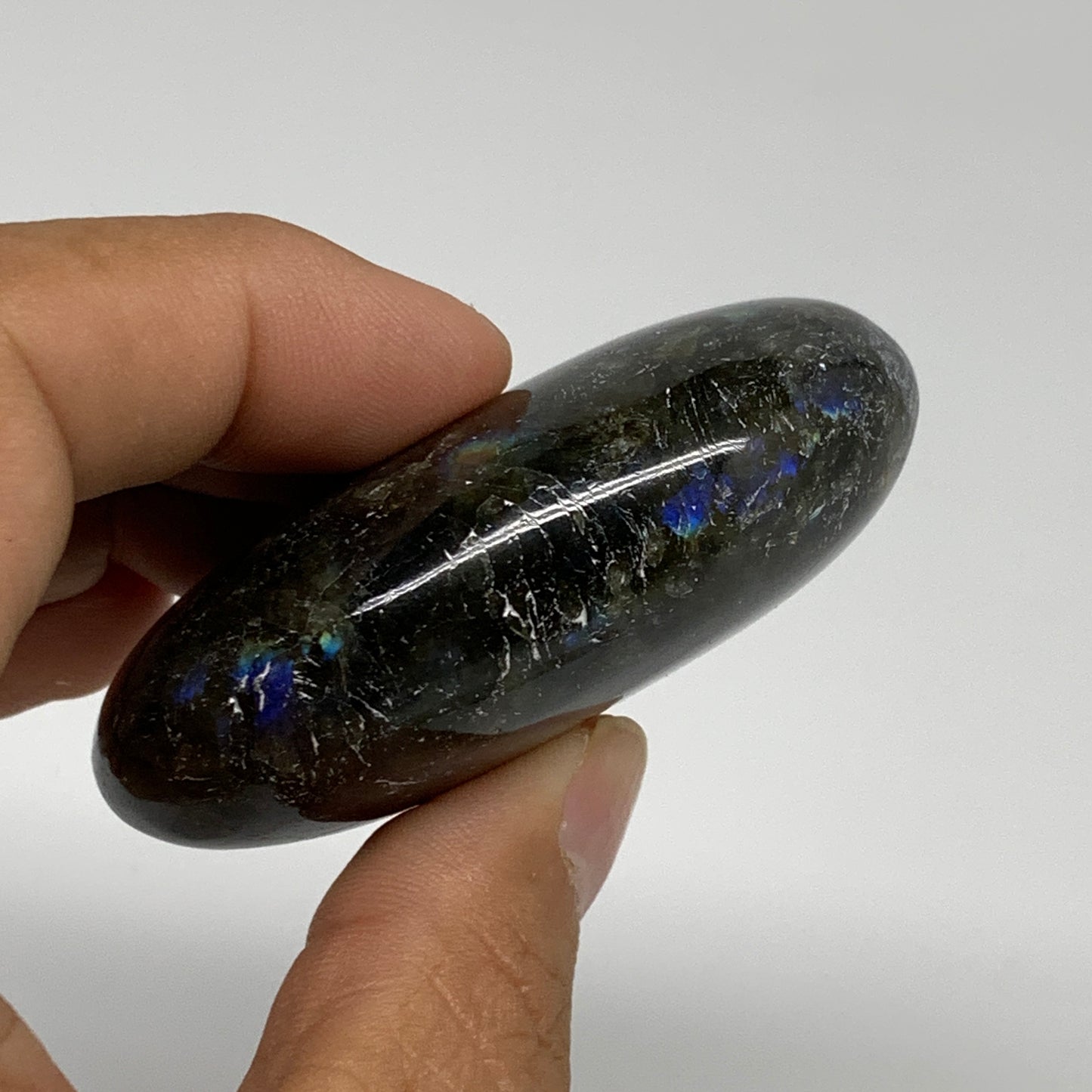 105.9g, 2.5"x1.8"x0.9", Natural Labradorite Palm-stone Tumbled Reiki, B35387