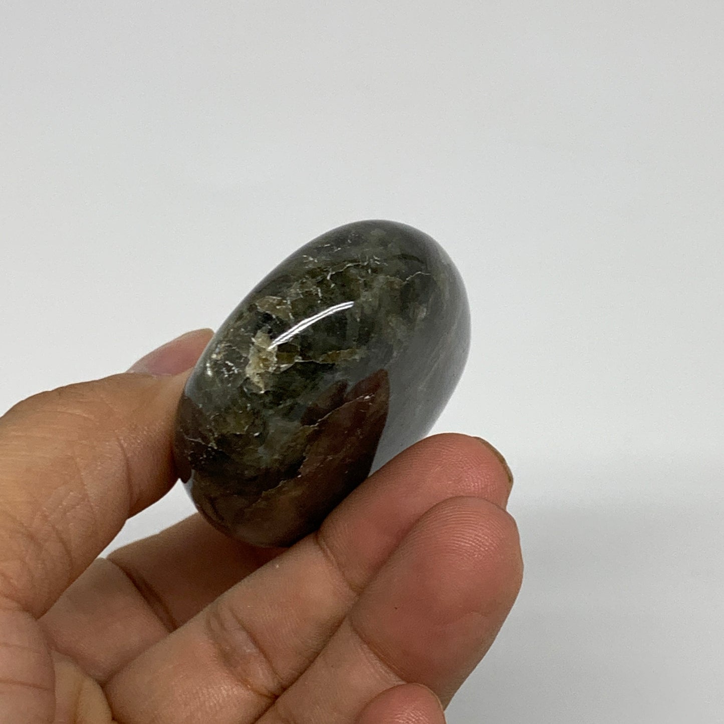 99.9g, 2.5"x1.8"x0.8", Natural Labradorite Palm-stone Tumbled Reiki, B35389