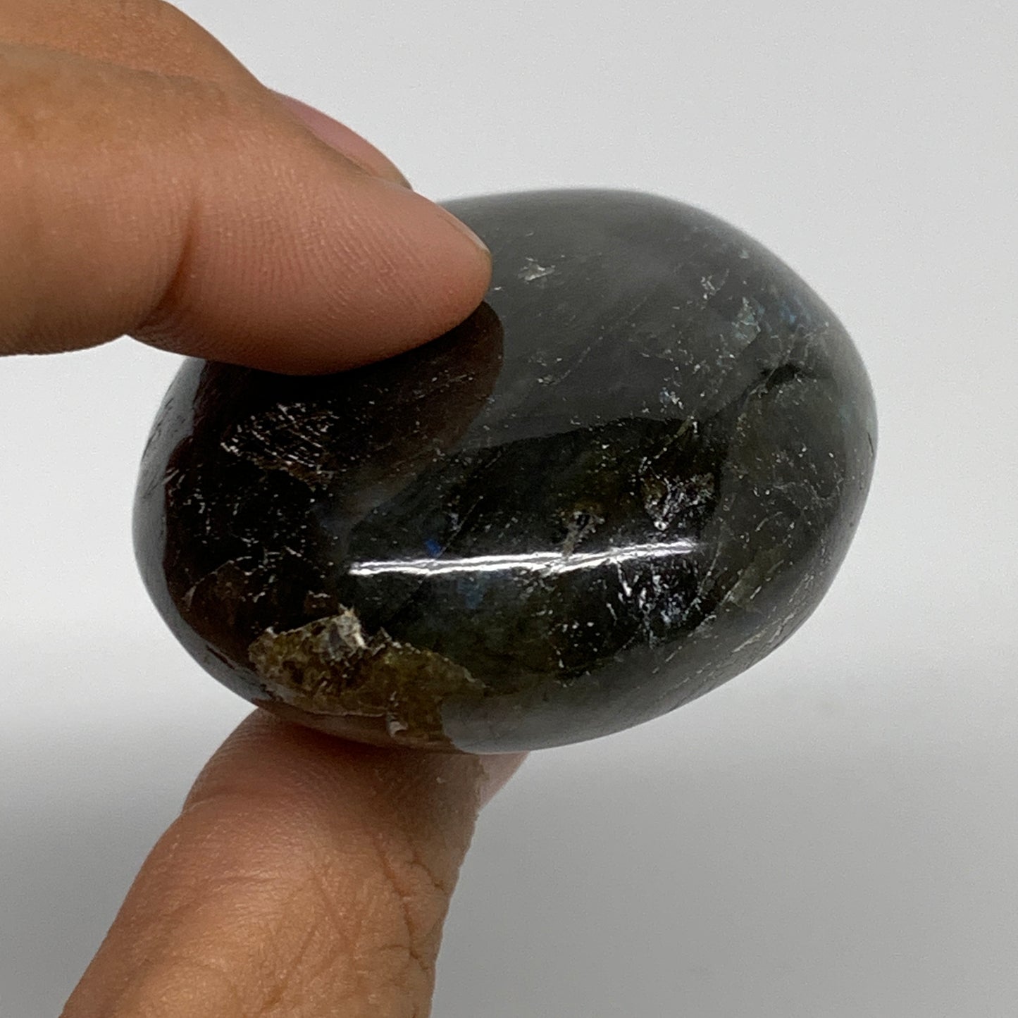 111.3g, 2.4"x1.8"x1", Natural Labradorite Palm-stone Tumbled Reiki, B35392