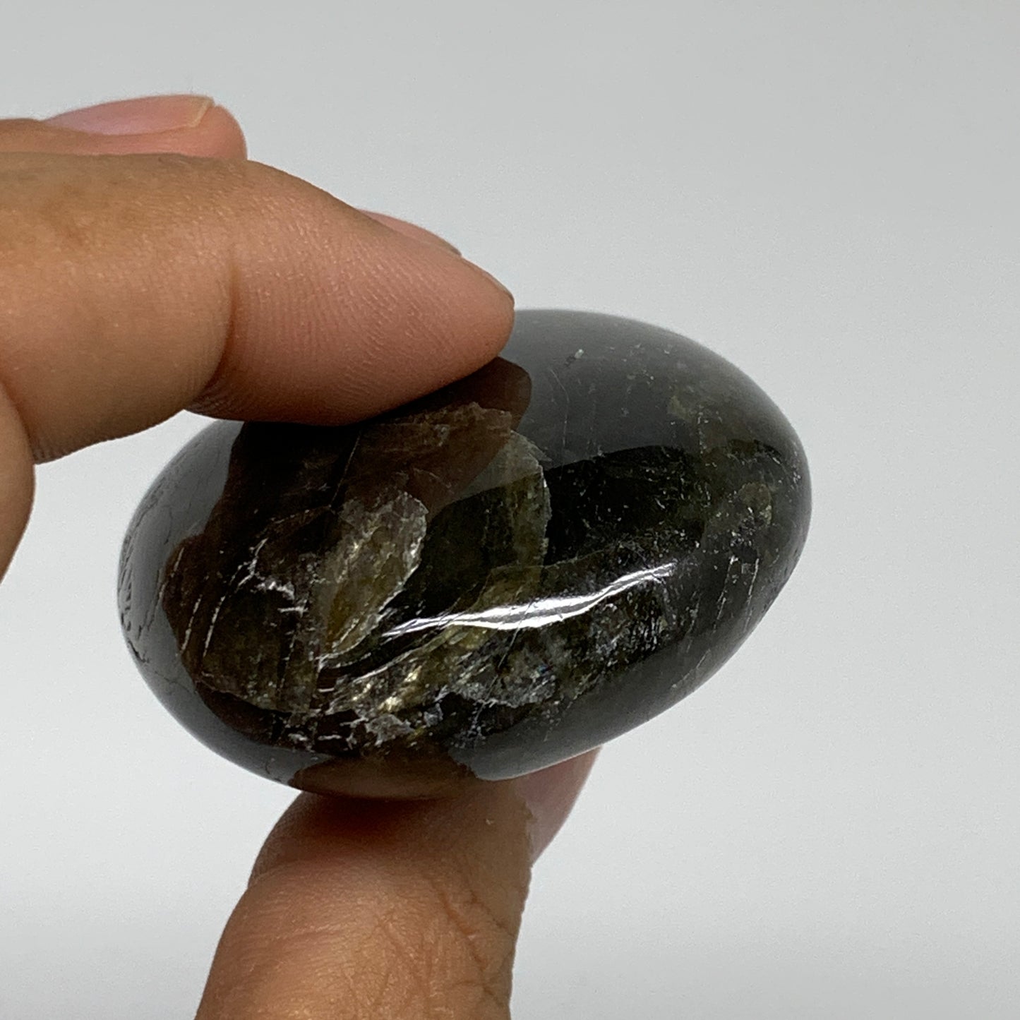 100g, 2.4"x1.8"x1", Labradorite Palm-stone Tumbled Reiki, B35394