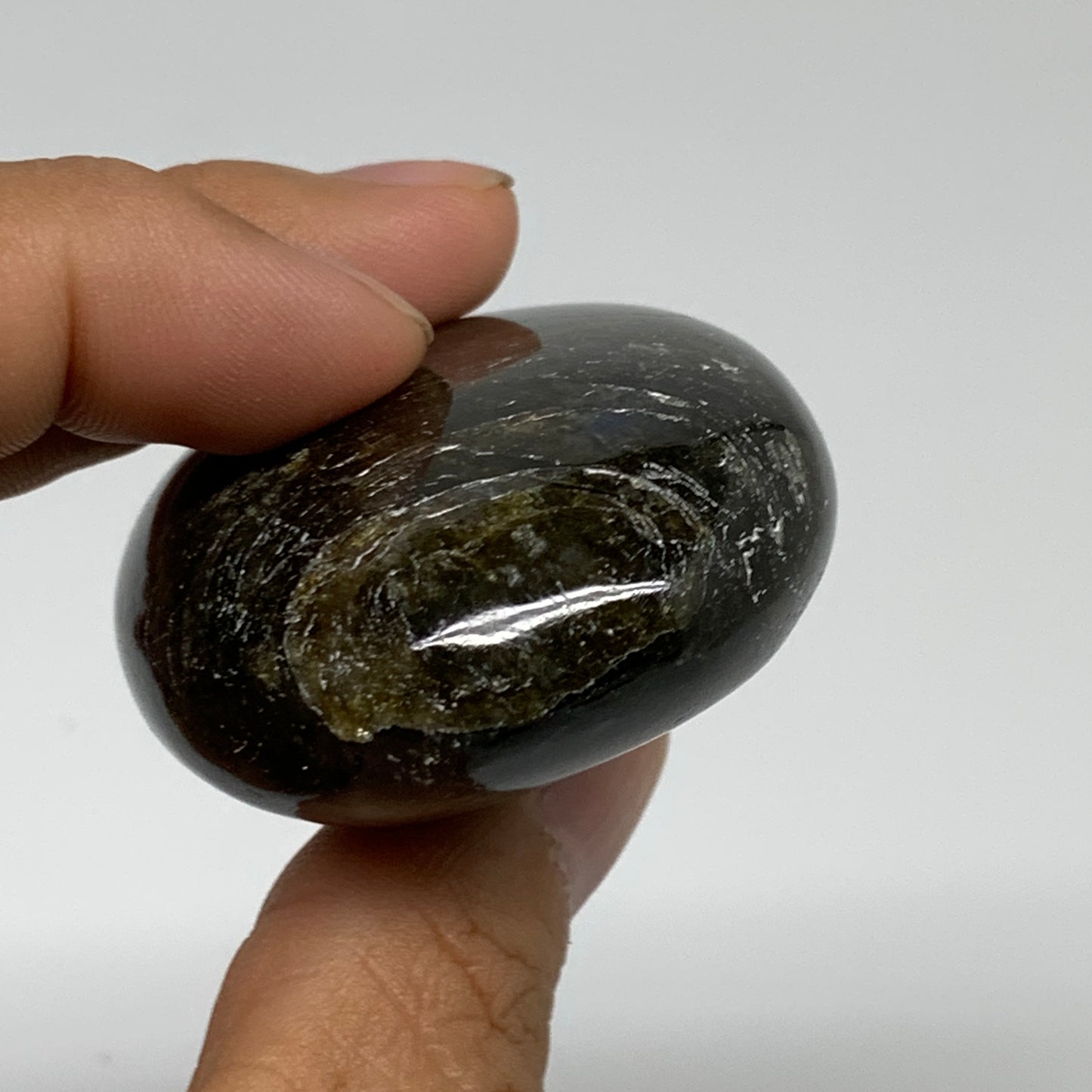 96.8g, 2.4"x1.7"x1", Labradorite Palm-stone Tumbled Reiki, B35397