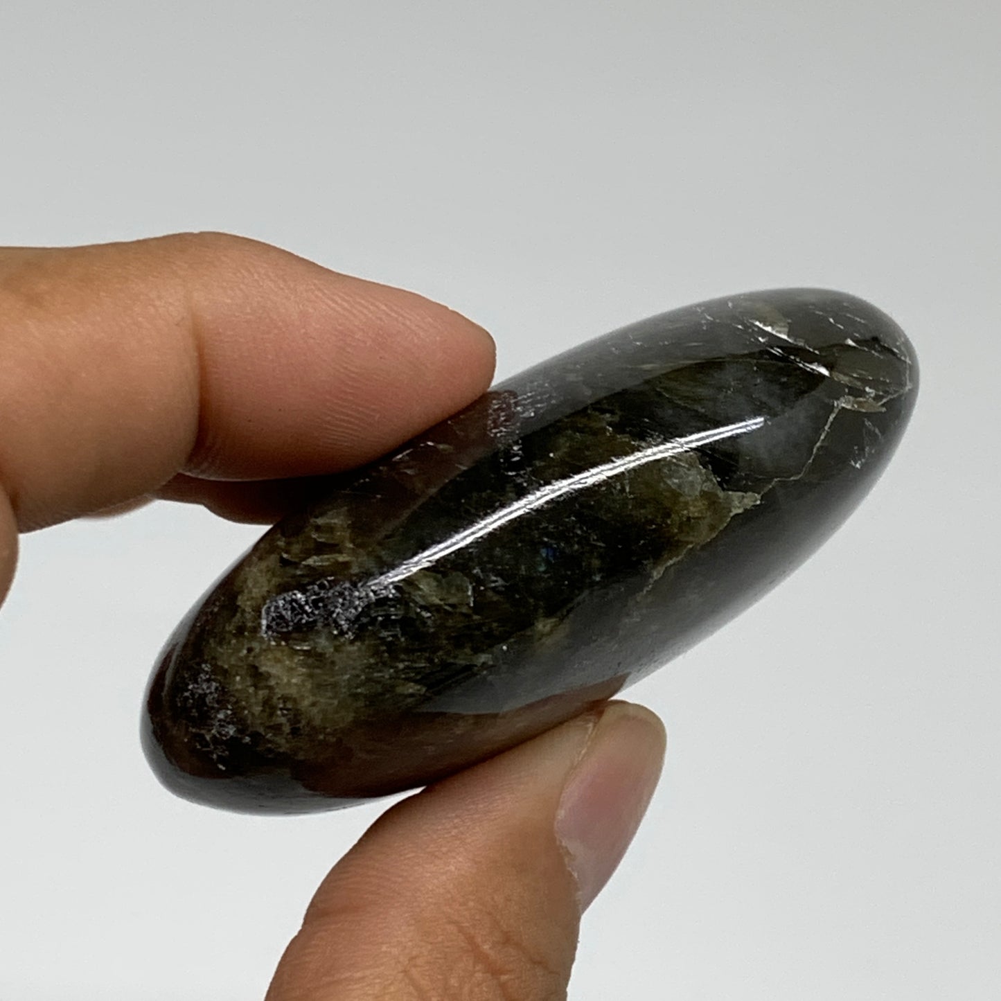 97.2g, 2.4"x1.8"x0.9", Labradorite Palm-stone Tumbled Reiki, B35400