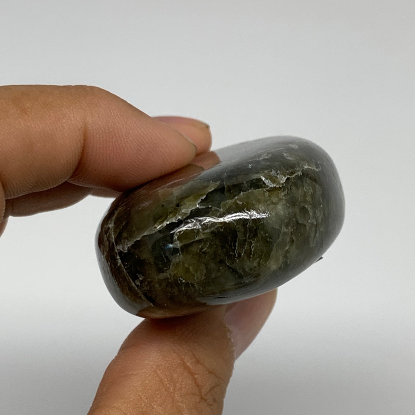 84.4g, 2.2"x1.6"x0.8", Labradorite Palm-stone Tumbled Reiki, B35401