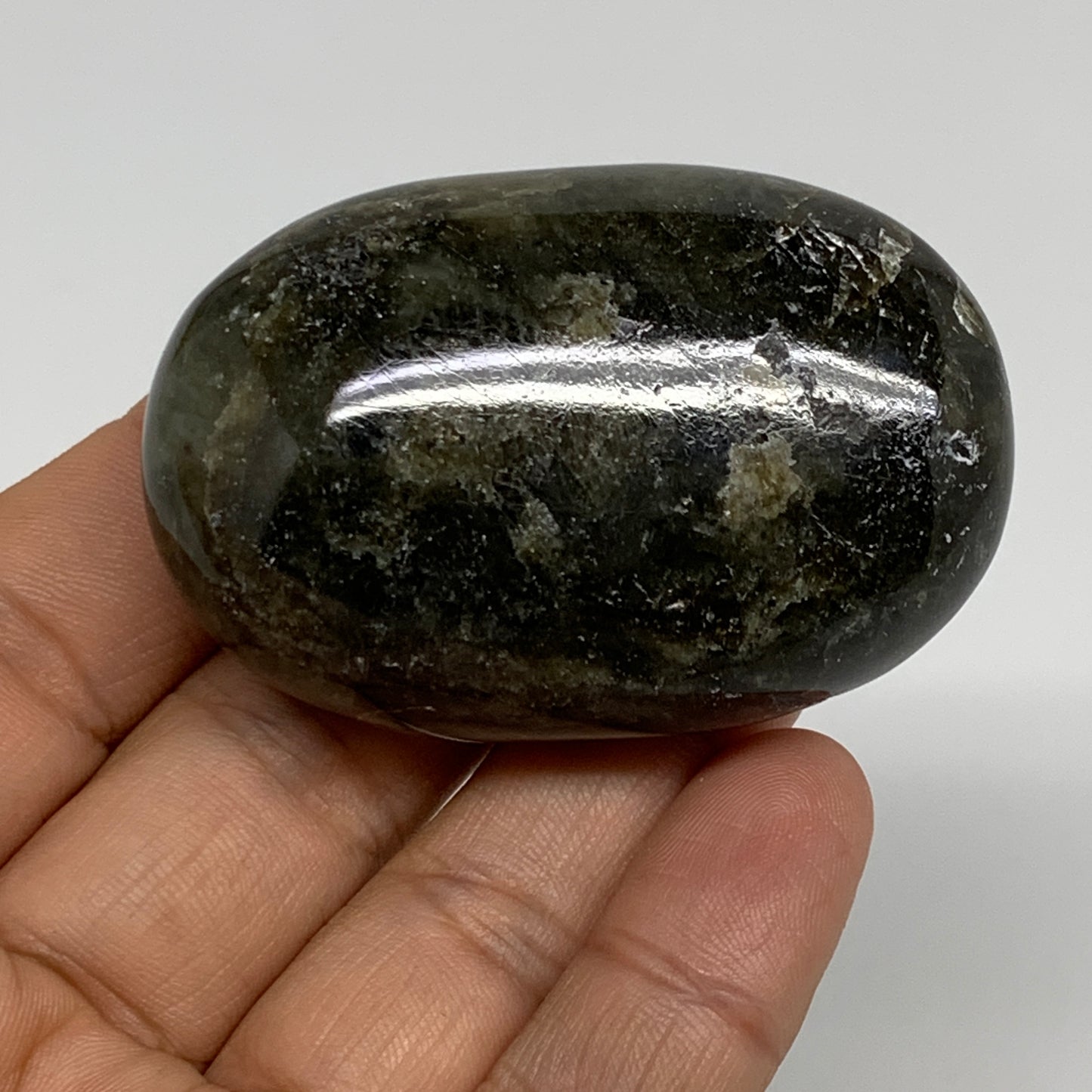 75.4g, 2.2"x1.5"x0.9", Labradorite Palm-stone Tumbled Reiki, B35402