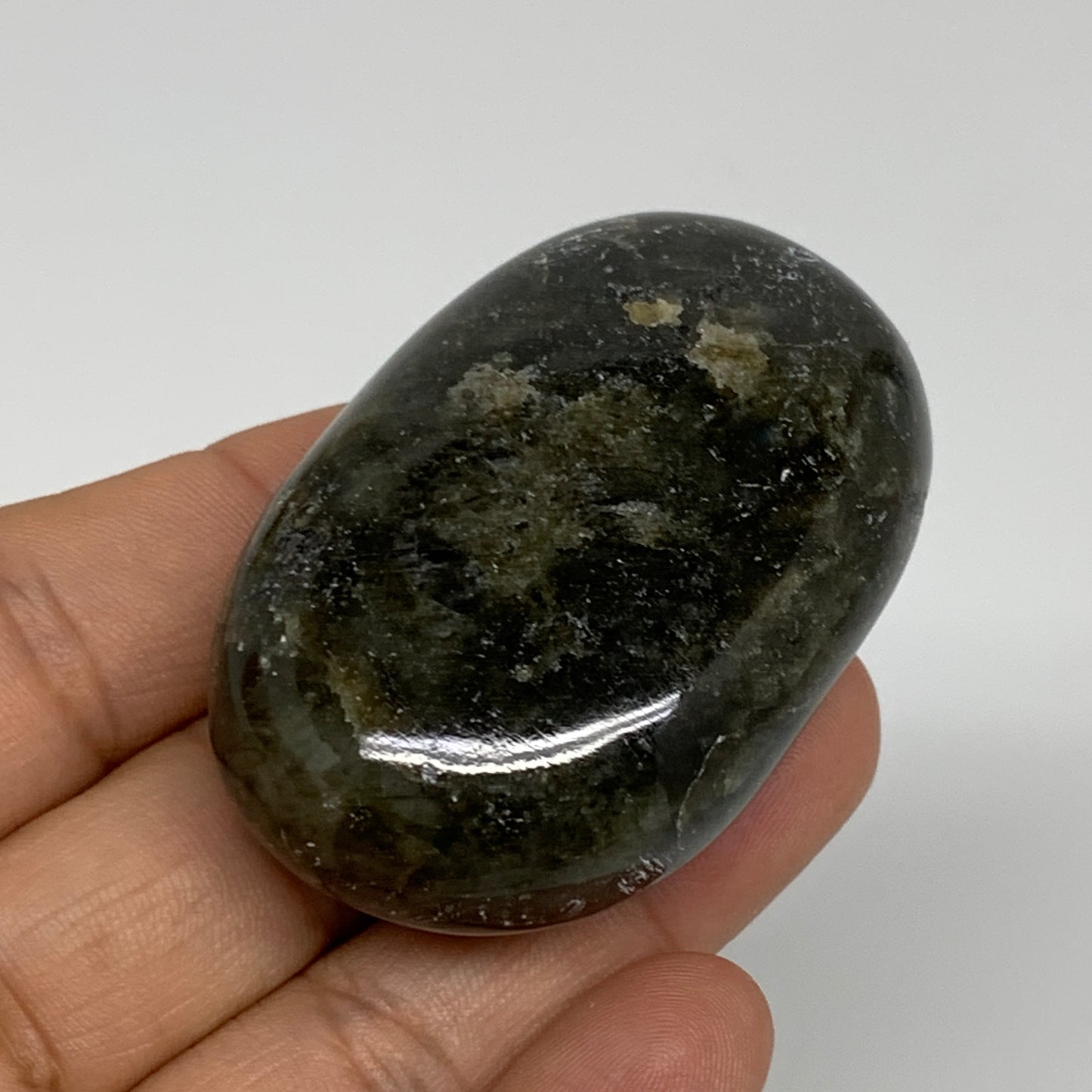 75.4g, 2.2"x1.5"x0.9", Labradorite Palm-stone Tumbled Reiki, B35402