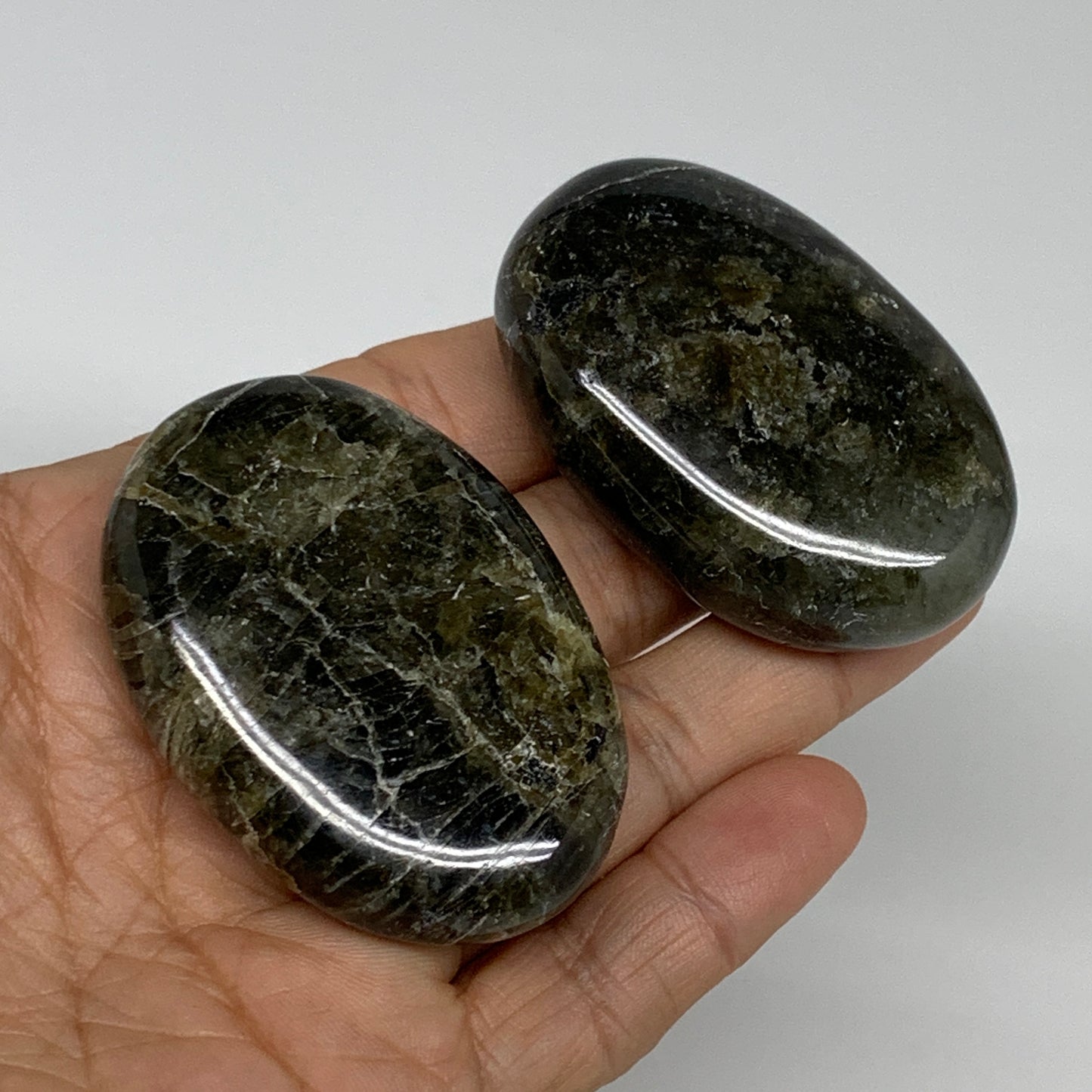 126.6g, 2.2"-2.2", 2pcs, Labradorite Palm-stone Tumbled Reiki, B35405