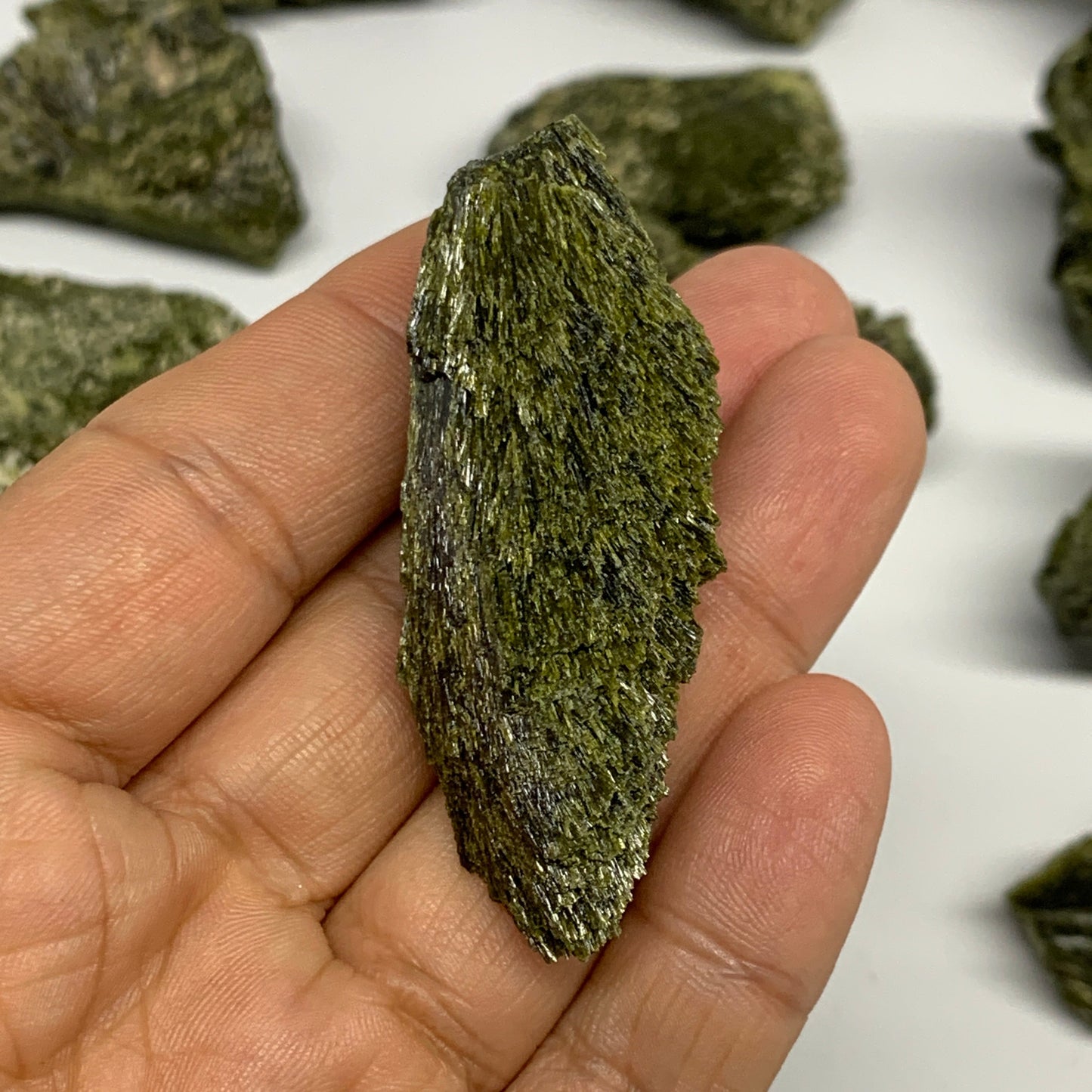 1.48 lbs, 1.5"-2.5", 15pcs,Green Epidote Leaf/Cluster Minerals Specimens,B27483