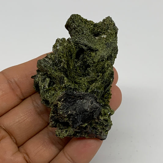 82.4g,2.4"x1.6"x1.2",Green Epidote Custer/Leaf Mineral Specimen @Pakistan,B27489