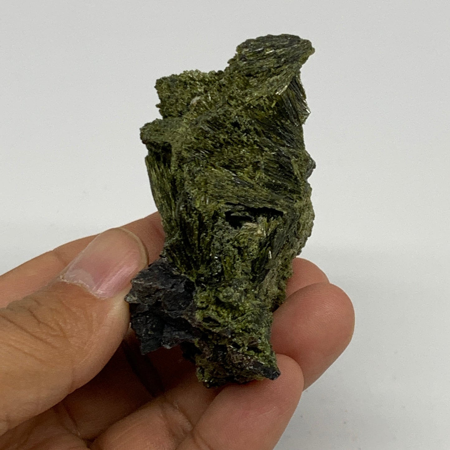 82.4g,2.4"x1.6"x1.2",Green Epidote Custer/Leaf Mineral Specimen @Pakistan,B27489