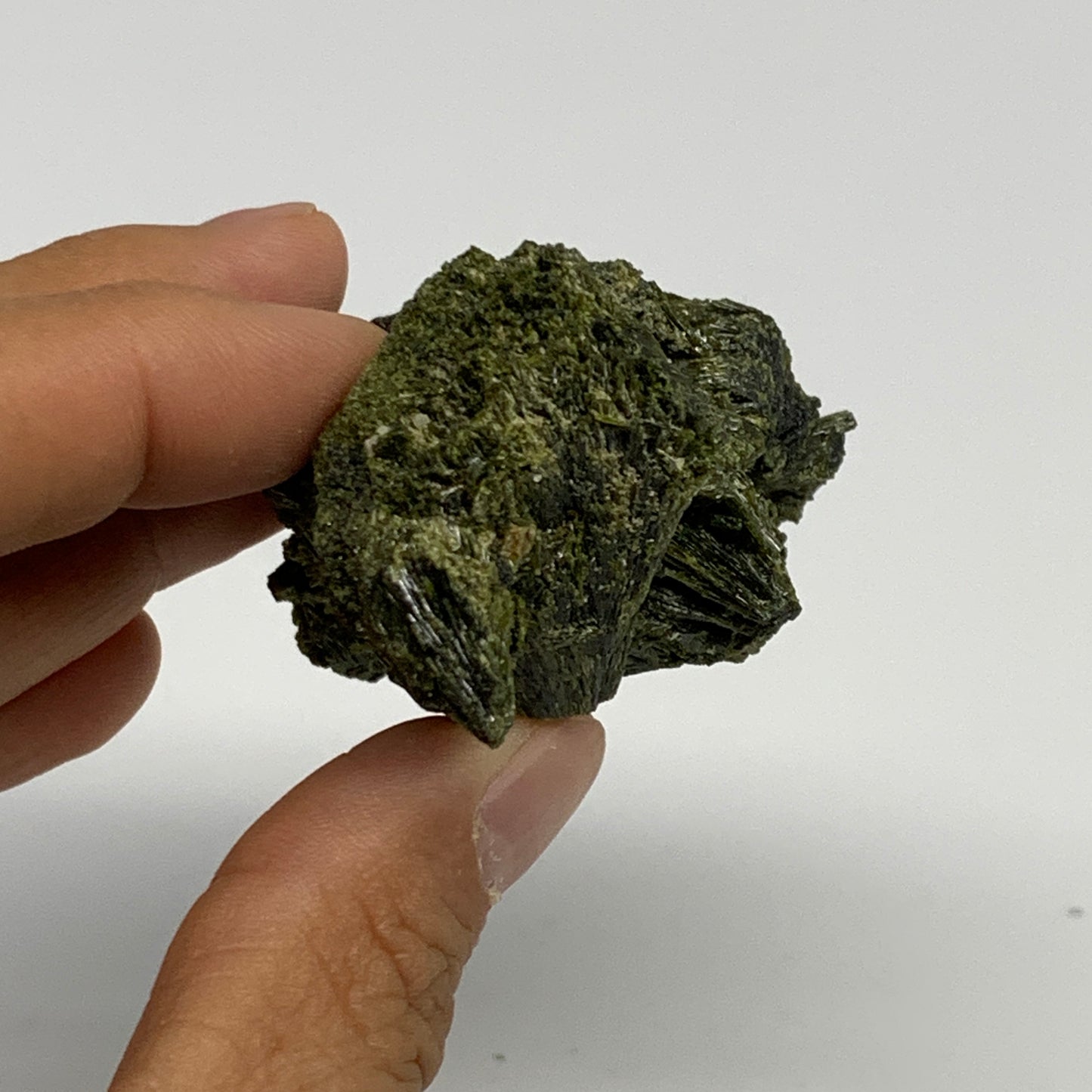 82.4g,2.4"x1.6"x1.2",Green Epidote Custer/Leaf Mineral Specimen @Pakistan,B27489