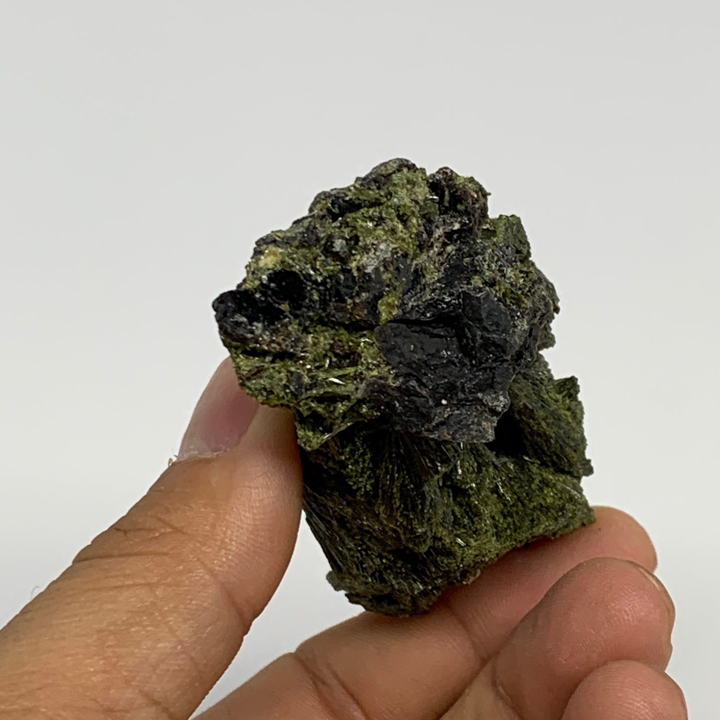82.4g,2.4"x1.6"x1.2",Green Epidote Custer/Leaf Mineral Specimen @Pakistan,B27489