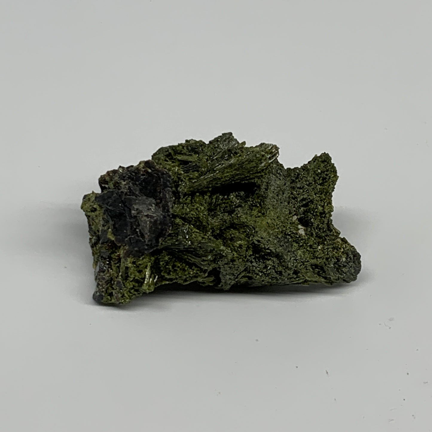 82.4g,2.4"x1.6"x1.2",Green Epidote Custer/Leaf Mineral Specimen @Pakistan,B27489