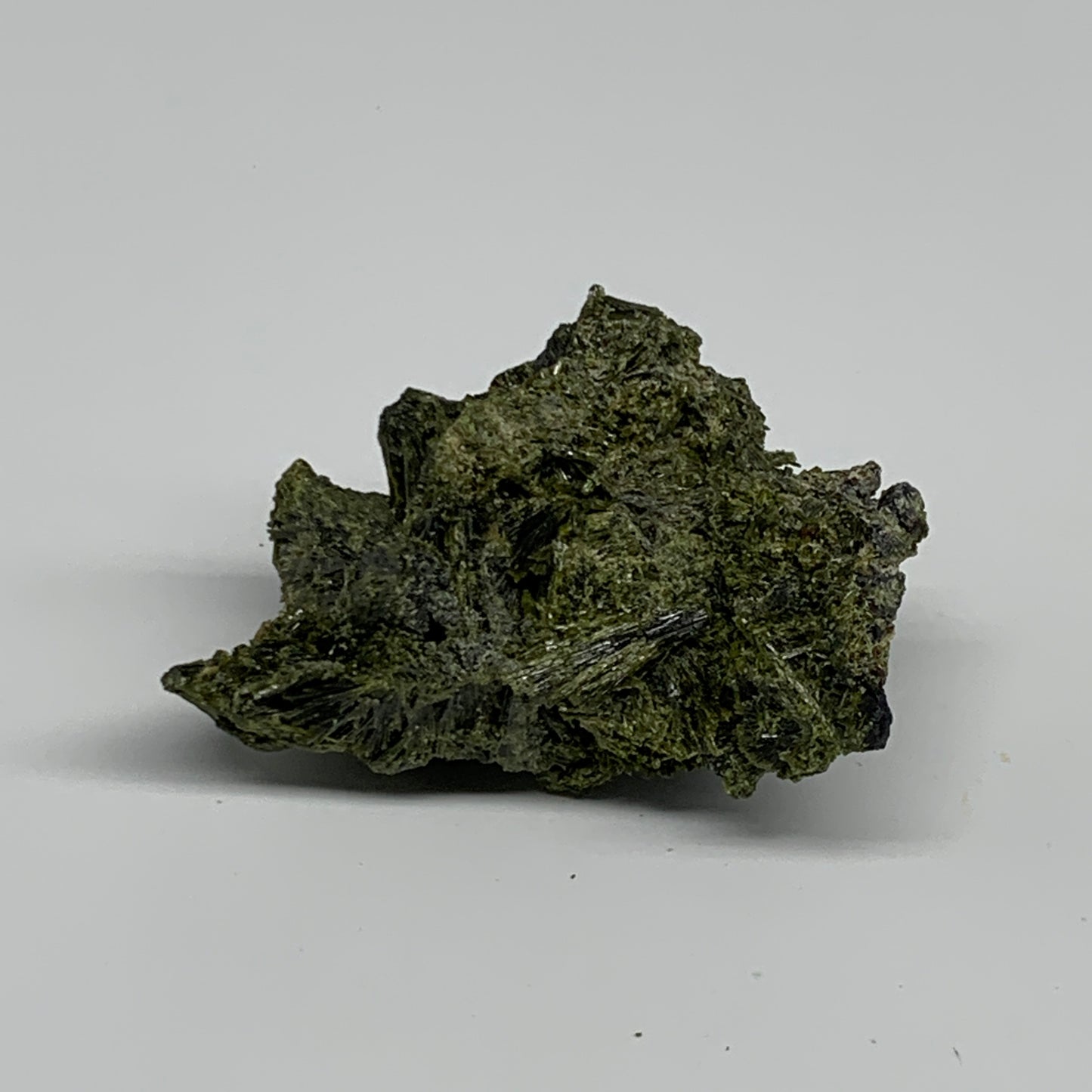 82.4g,2.4"x1.6"x1.2",Green Epidote Custer/Leaf Mineral Specimen @Pakistan,B27489
